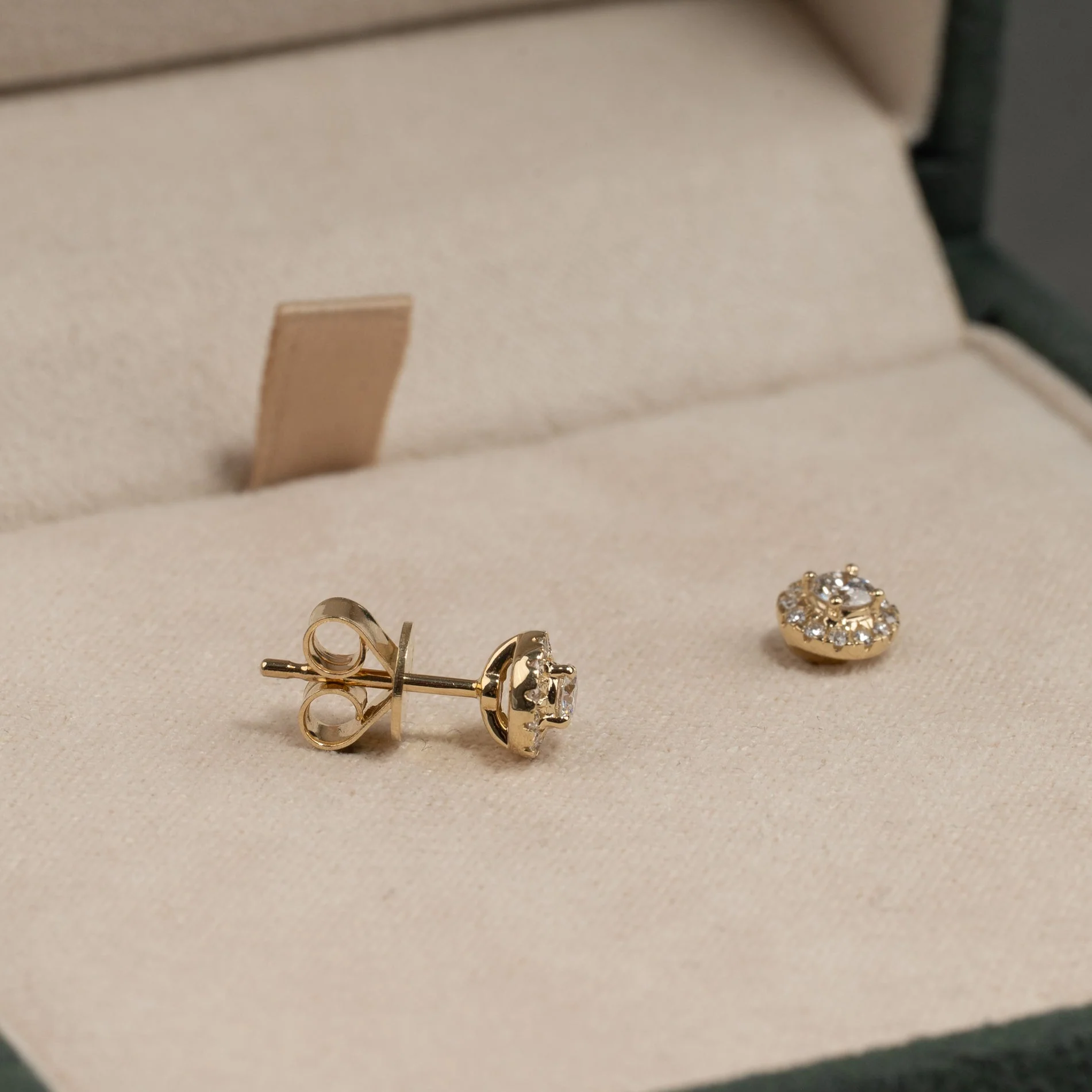HALO LAB-DIAMOND STUD EARRING - 0.33ct - YG - Image 7