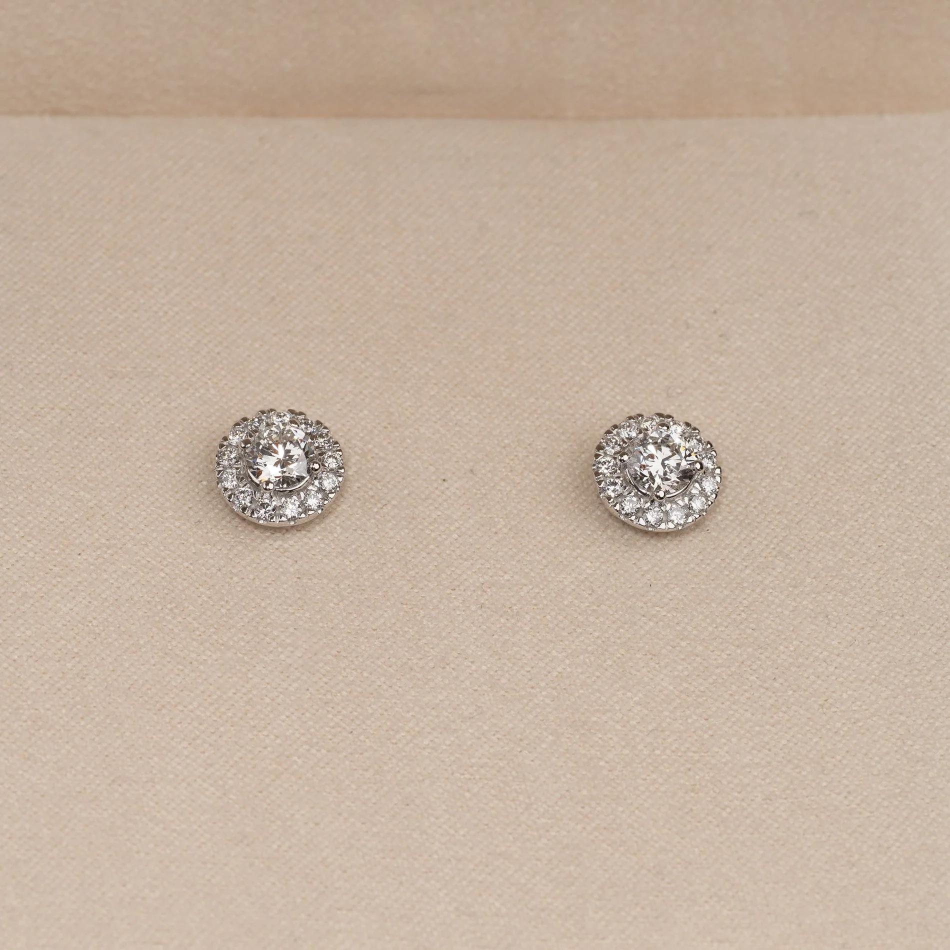 HALO LAB-DIAMOND STUD EARRING - 1.0ct - WG - Image 3