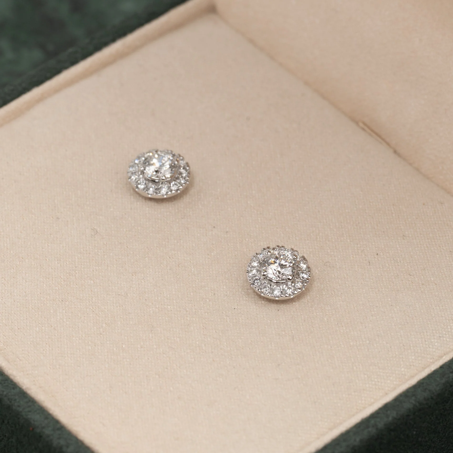 HALO LAB-DIAMOND STUD EARRING - 1.0ct - WG - Image 7