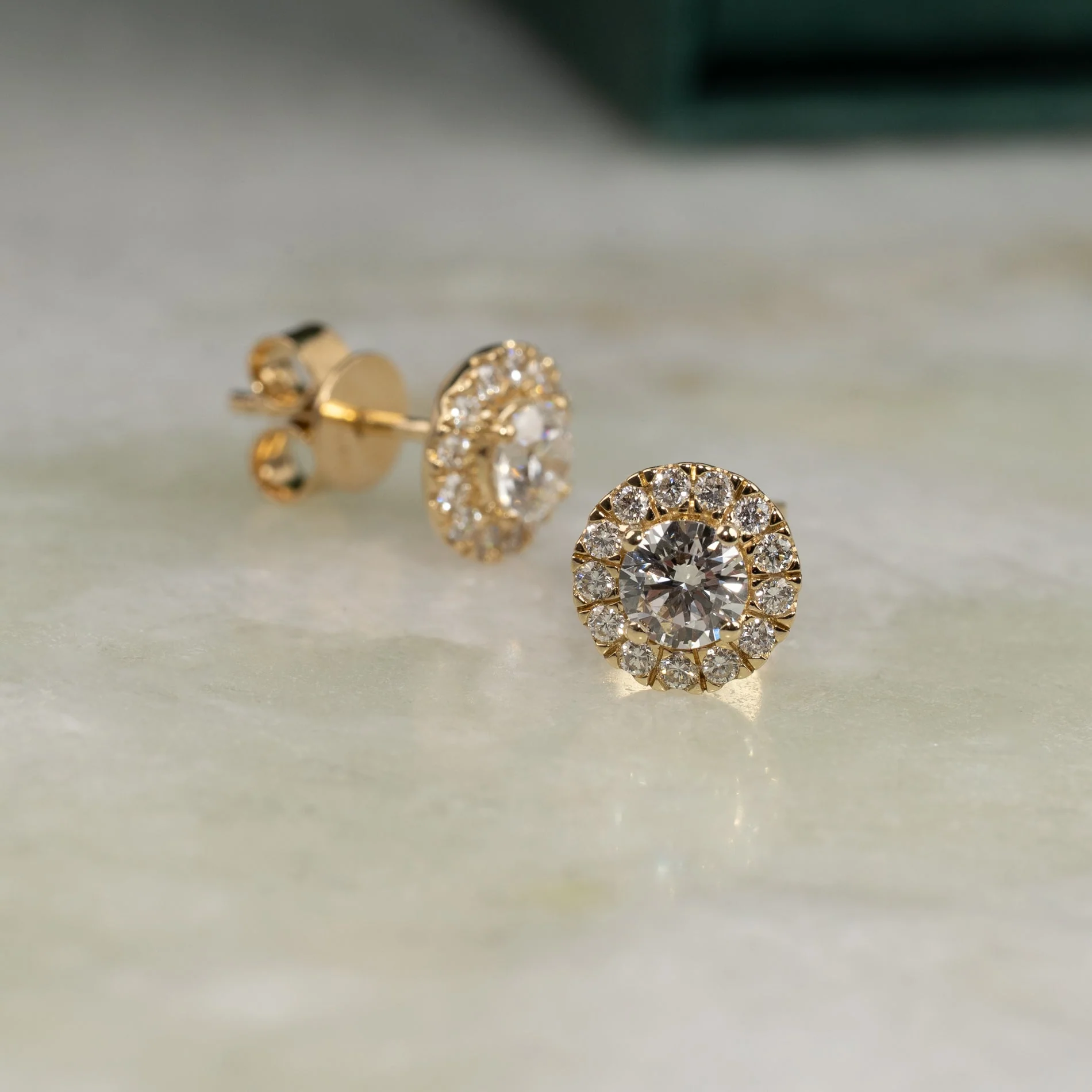 HALO LAB-DIAMOND STUD EARRING - 1.0ct - YG - Image 3