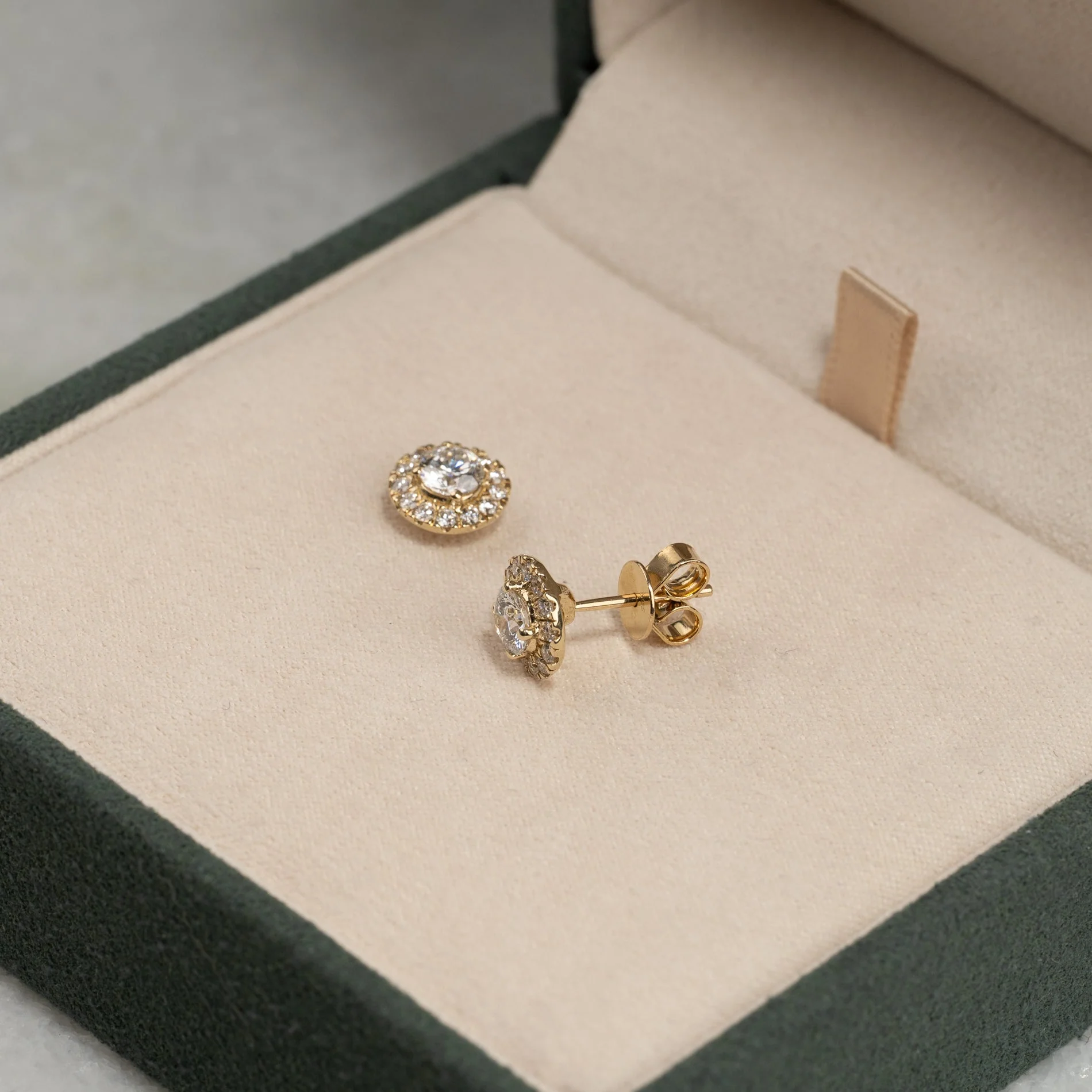HALO LAB-DIAMOND STUD EARRING - 1.0ct - YG - Image 9