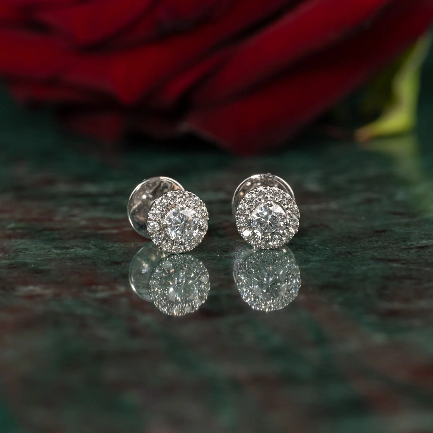 HALO LAB-DIAMOND STUD EARRING - Image 8
