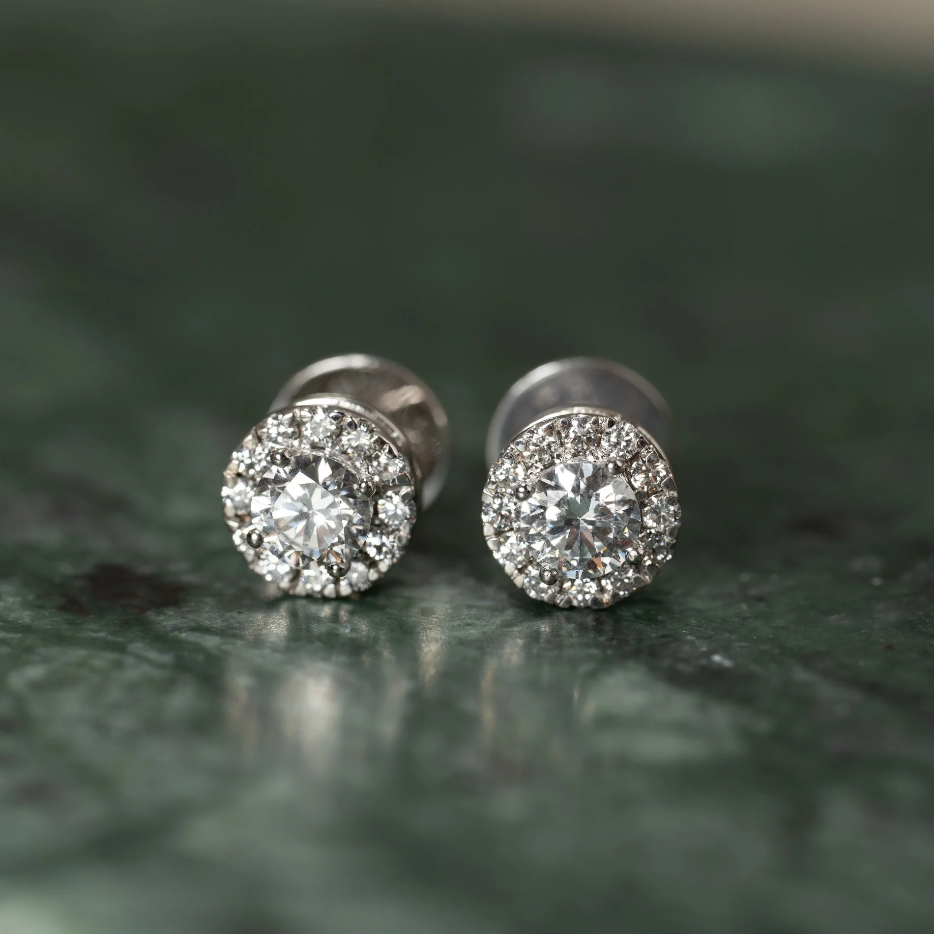 HALO LAB-DIAMOND STUD EARRING - Image 9