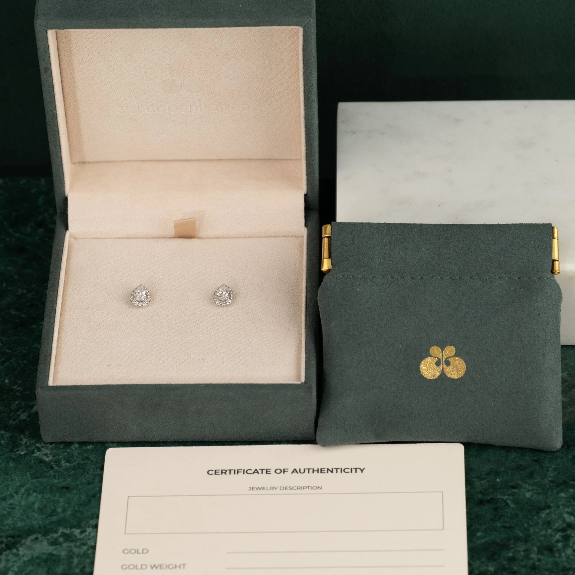 HALO PEAR-CUT LAB-DIAMOND STUD EARRING - 0.7ct - WG - Image 10