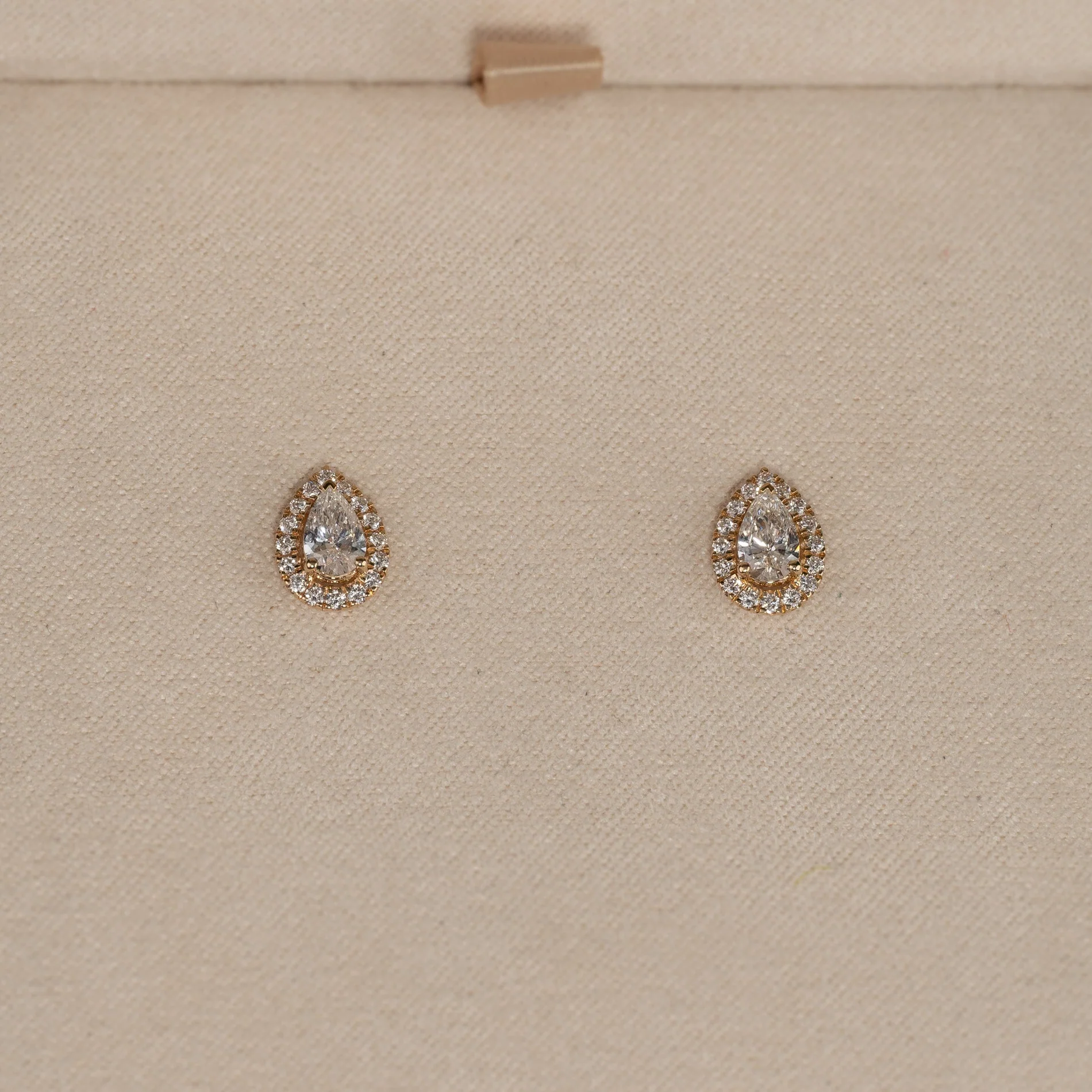 HALO PEAR LAB-DIAMOND STUD EARRING - 0.7ct - YG - Image 9