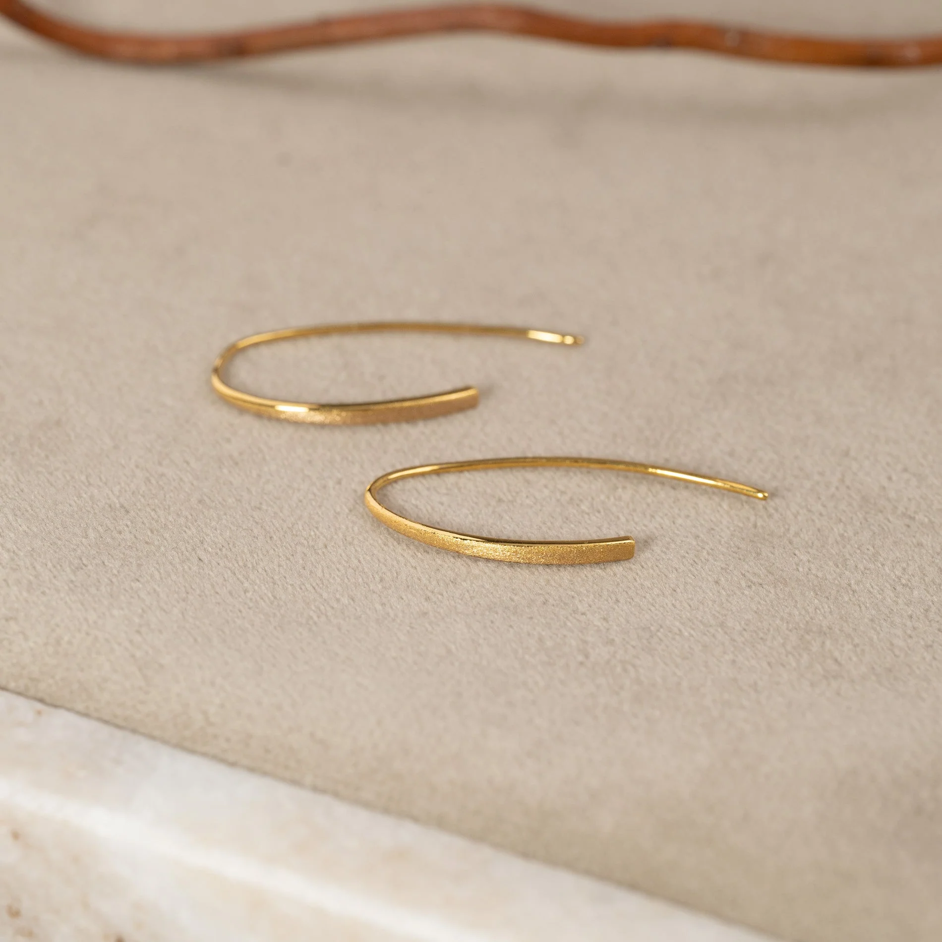 HEDVA GOLDEN CREOL EARRING