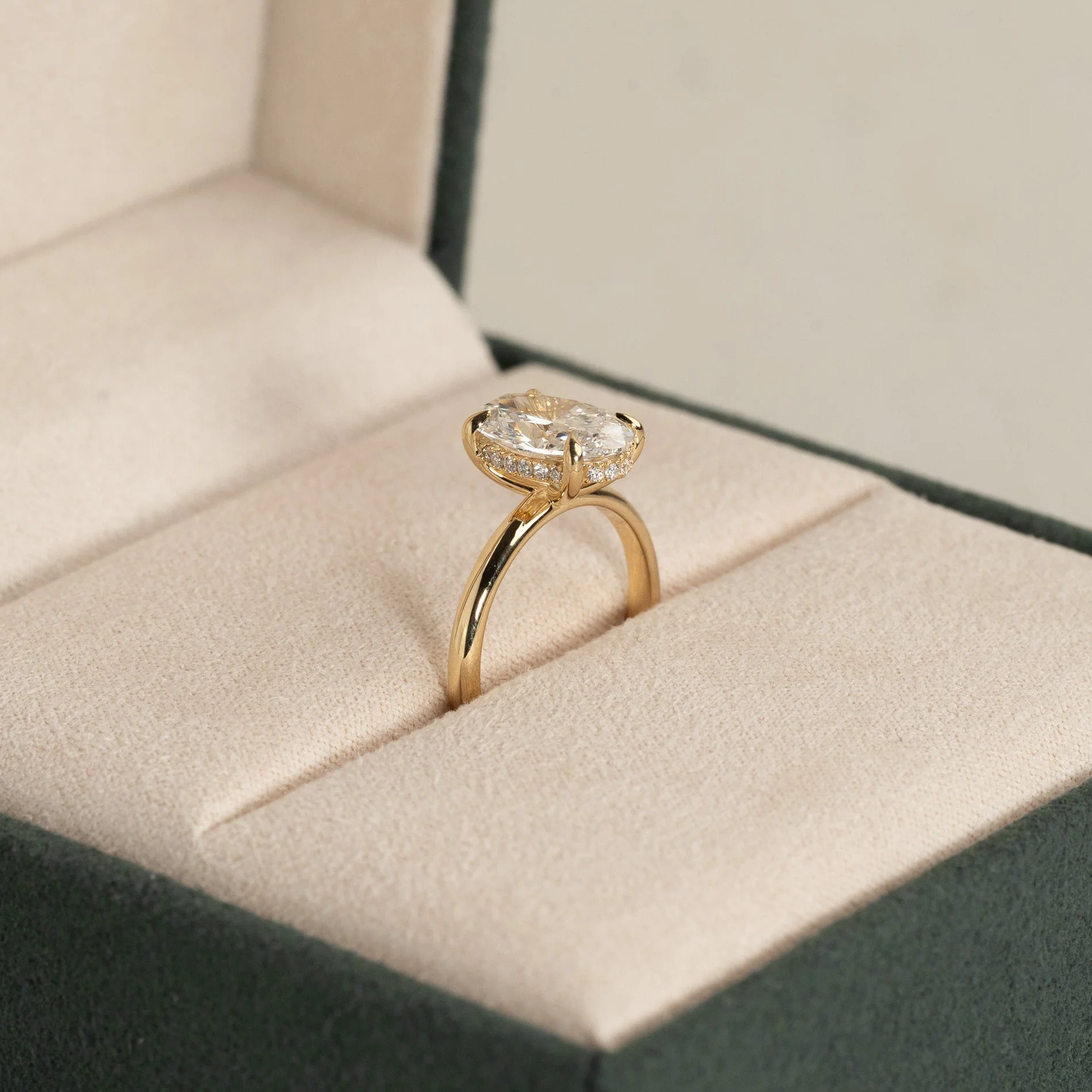 HIDDEN-HALO OVAL-CUT DIAMOND RING - 2.6ct - Image 4