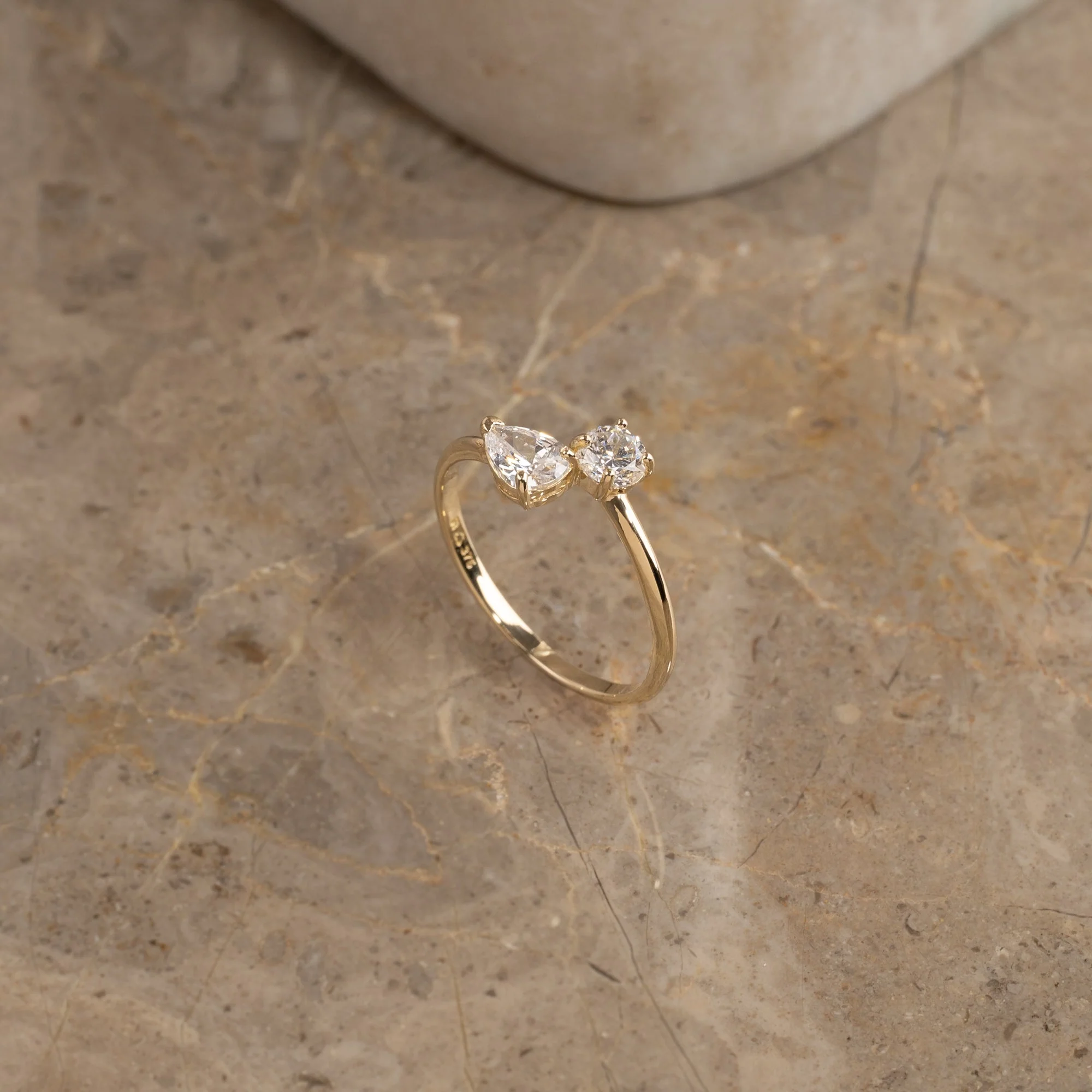 HOLLY CRYSTAL SOLID GOLD RING