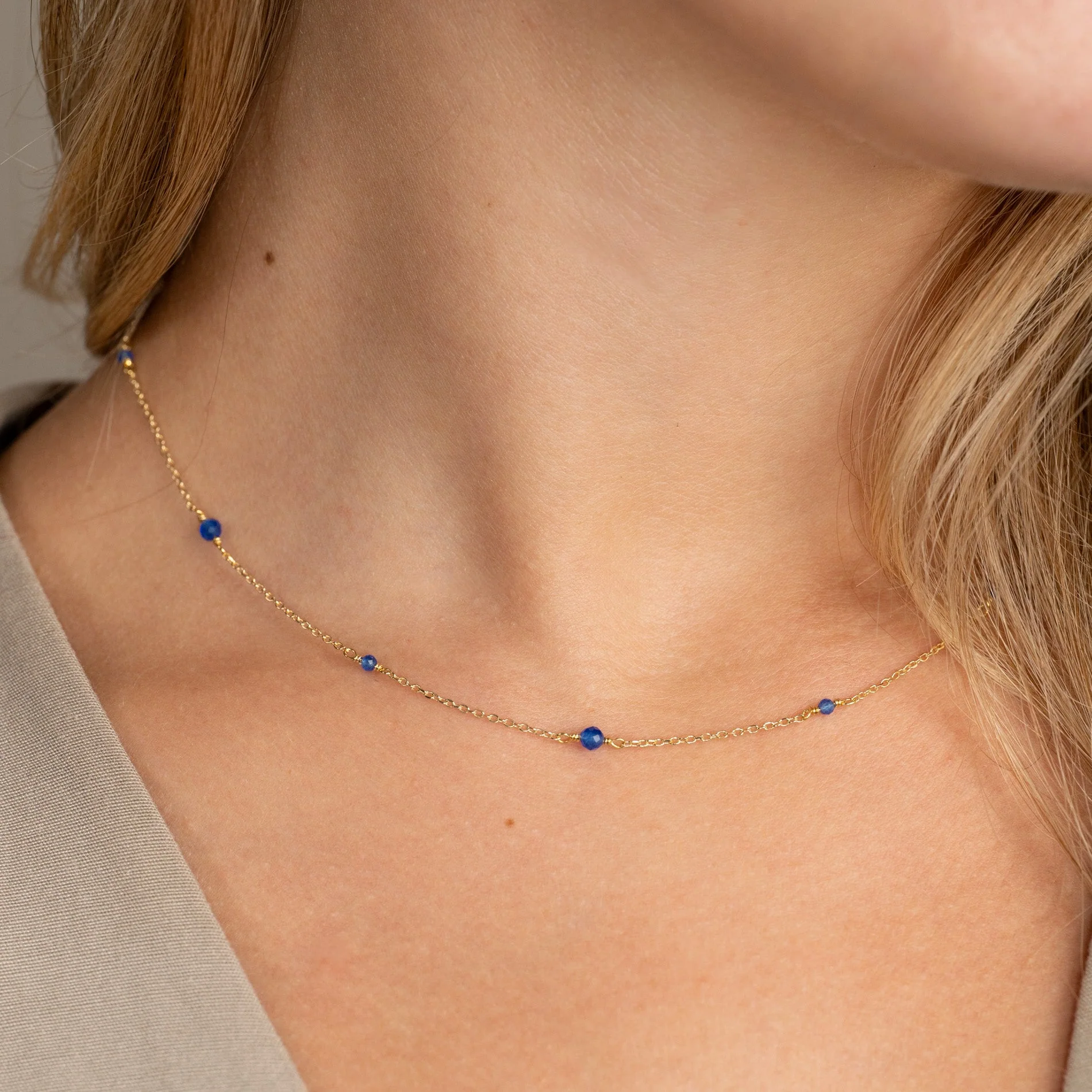 ISABELLA BLUE JADE GOLDEN NECKLACE - Image 2