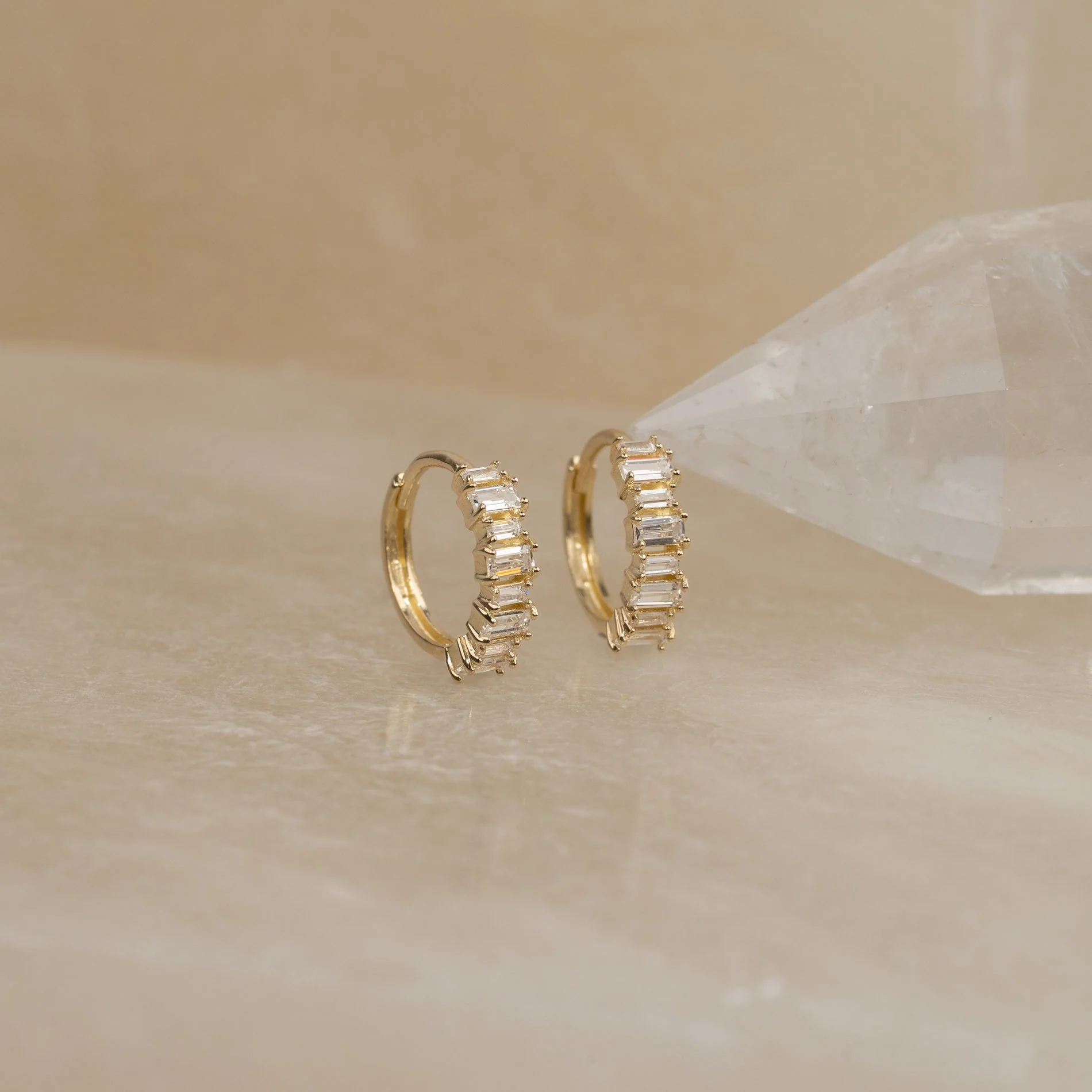 ISOLDE CRYSTAL SOLID GOLD CREOL EARRING