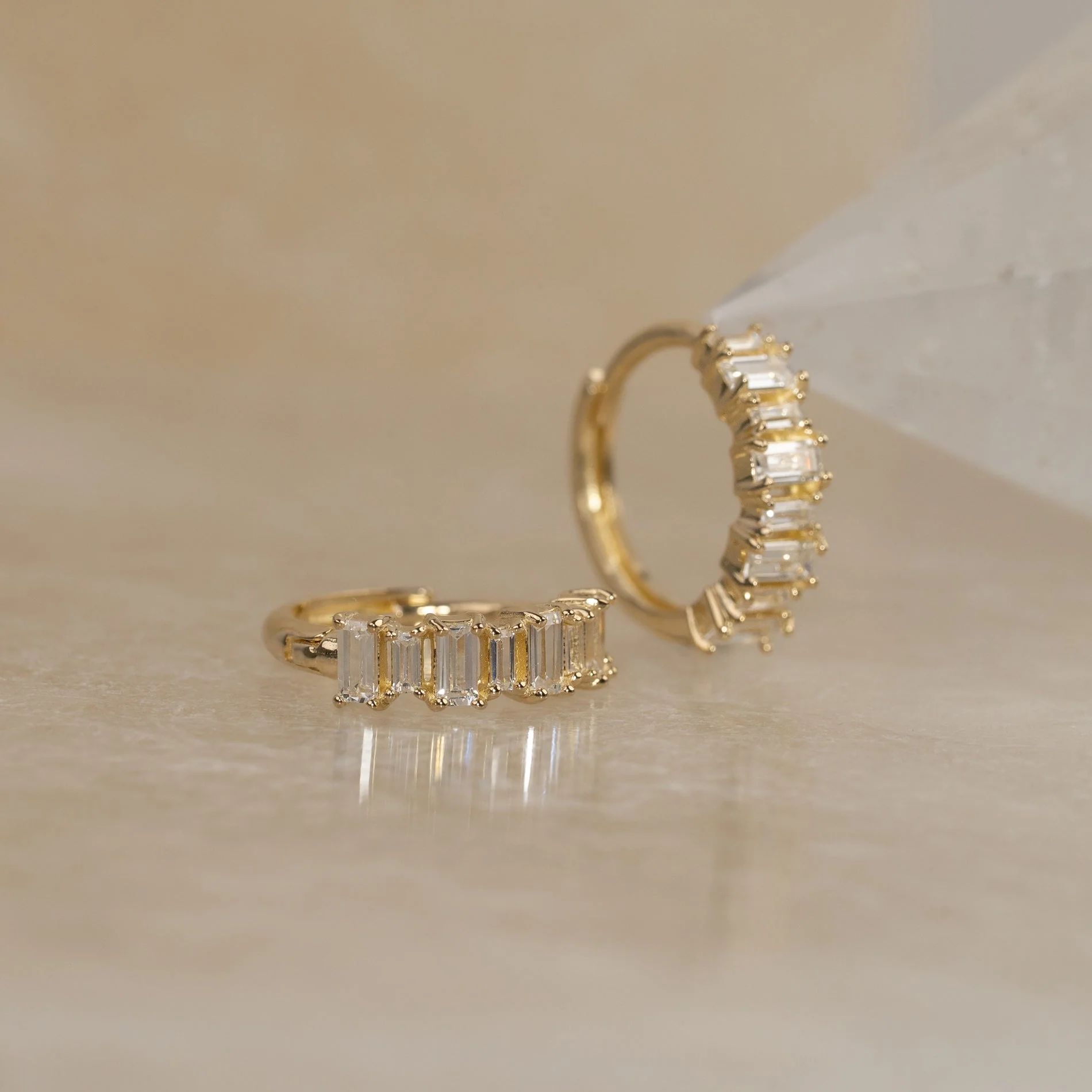 ISOLDE CRYSTAL SOLID GOLD CREOL EARRING - Image 2