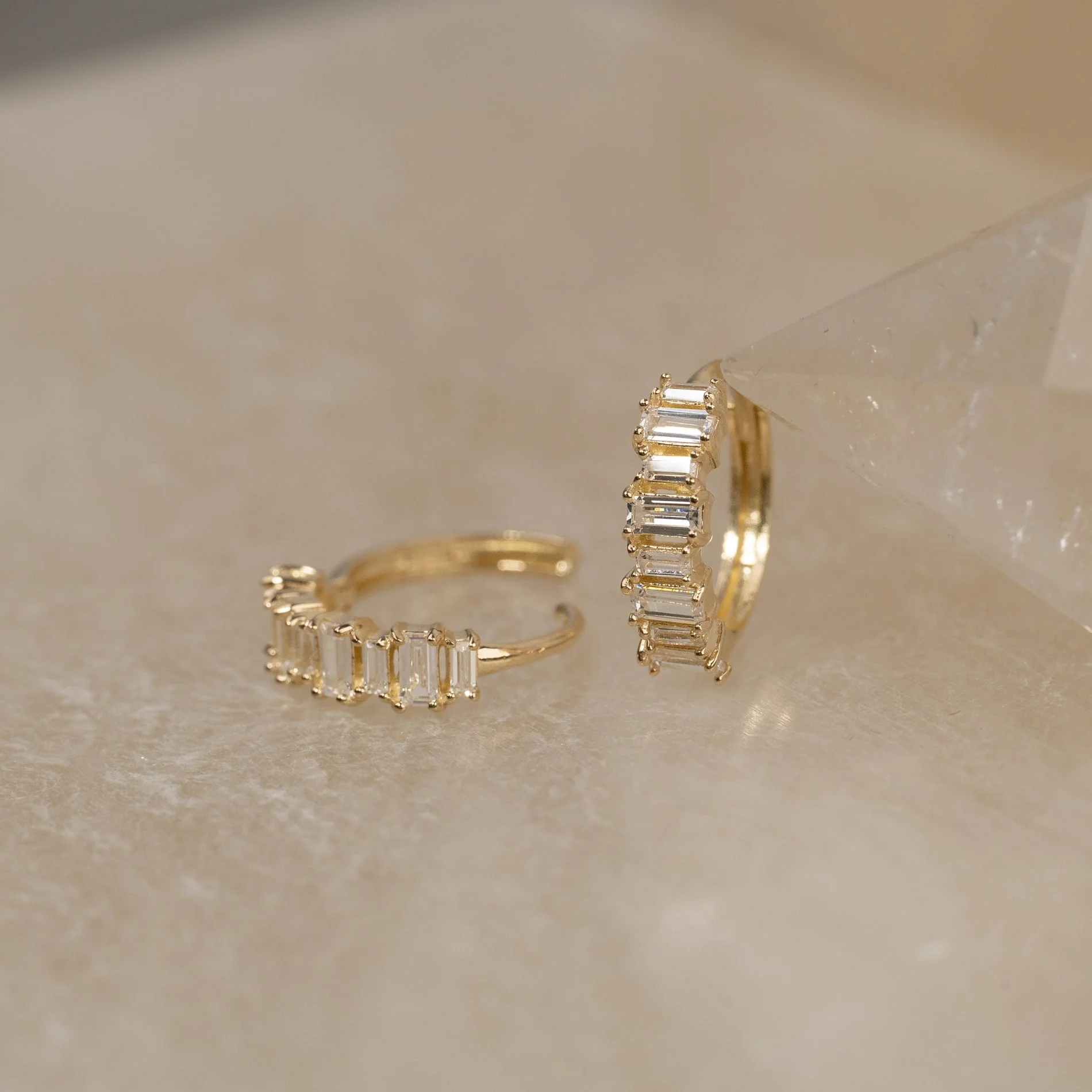 ISOLDE CRYSTAL SOLID GOLD CREOL EARRING - Image 3