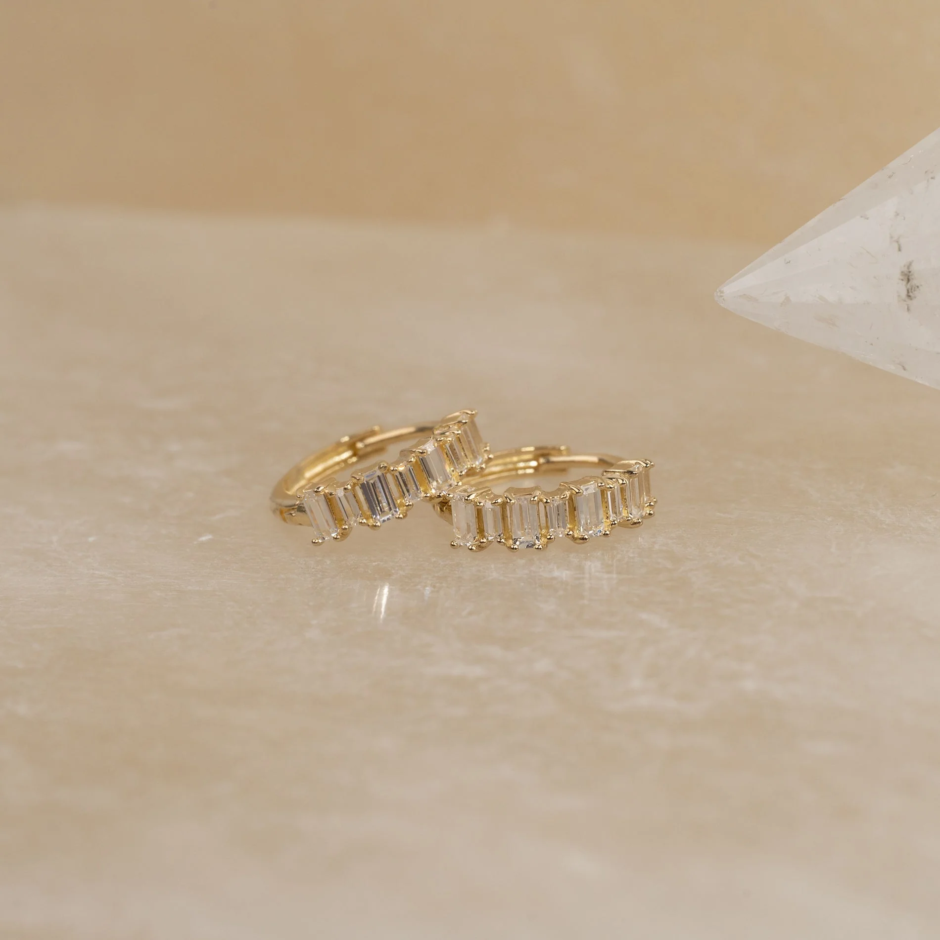 ISOLDE CRYSTAL SOLID GOLD CREOL EARRING - Image 4