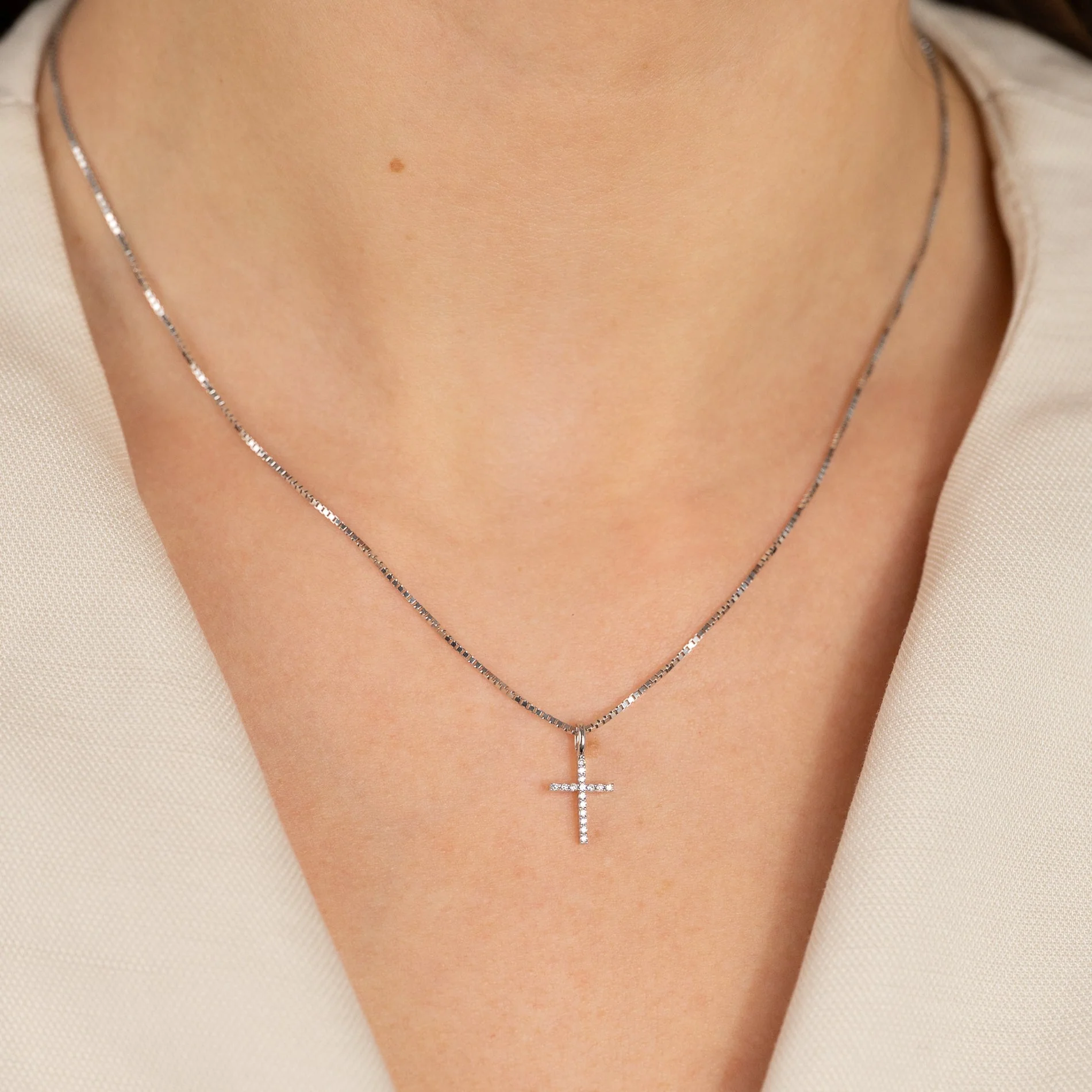 LAB-DIAMOND CROSS PENDANT- 0.08ct - WG - Image 5