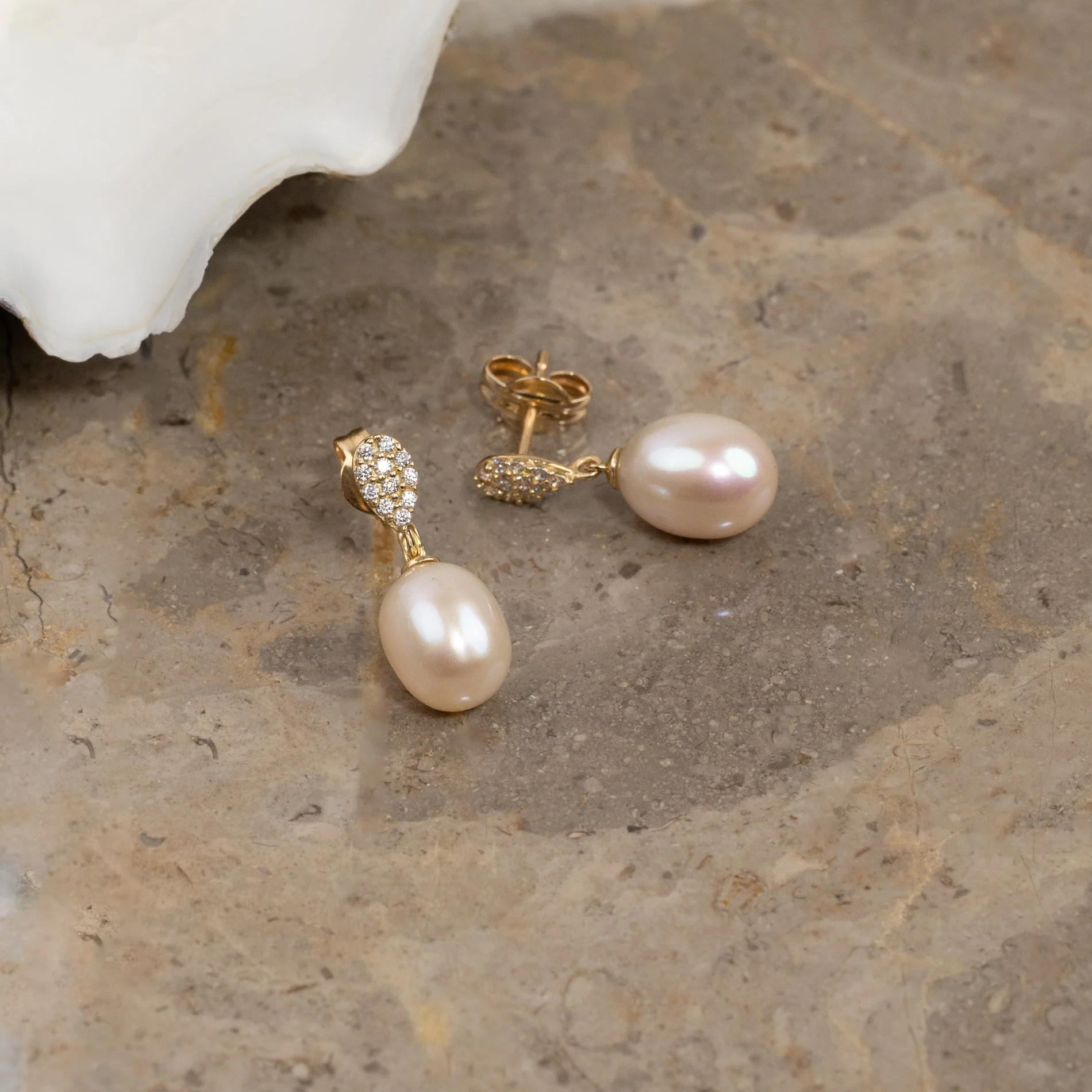 LAURA PEARL CRYSTAL SOLID GOLD STUD EARRING
