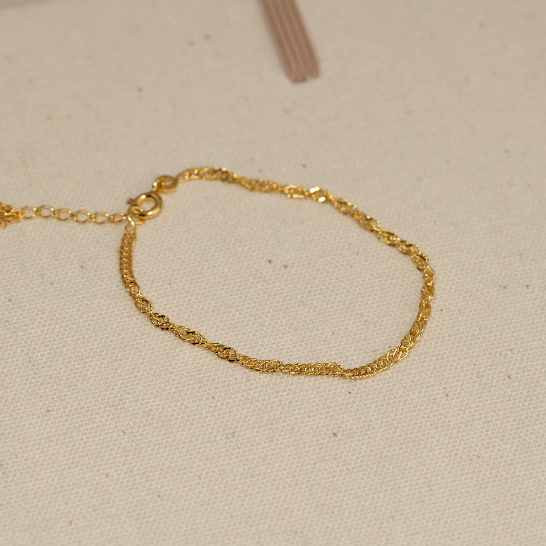 LEONORA GOLDEN BRACELET