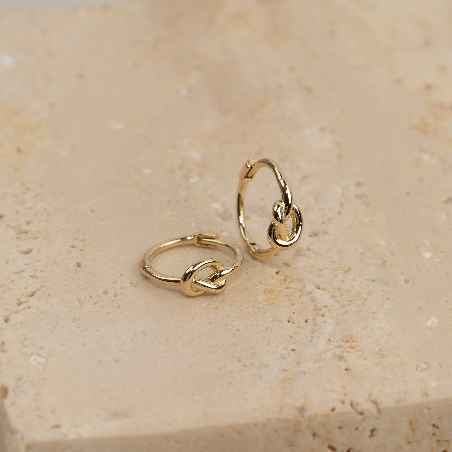 LILY SOLID GOLD CREOL EARRING