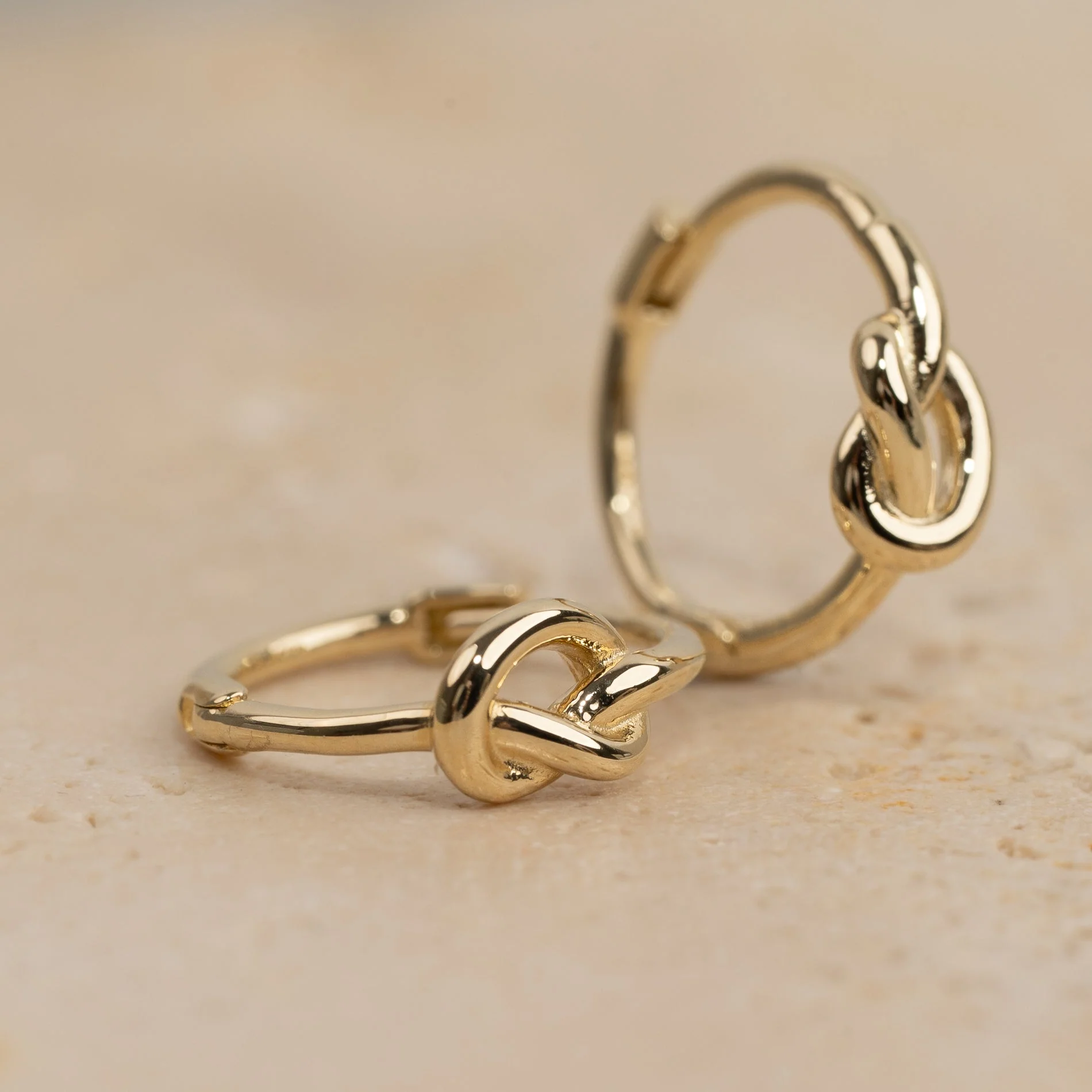 LILY SOLID GOLD CREOL EARRING - Image 2