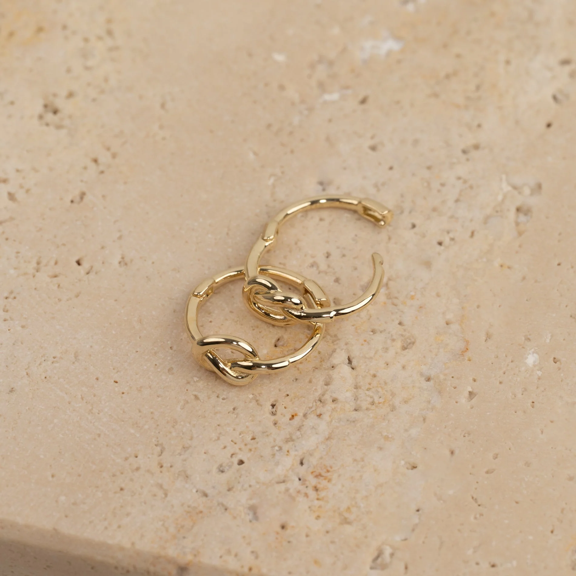 LILY SOLID GOLD CREOL EARRING - Image 3