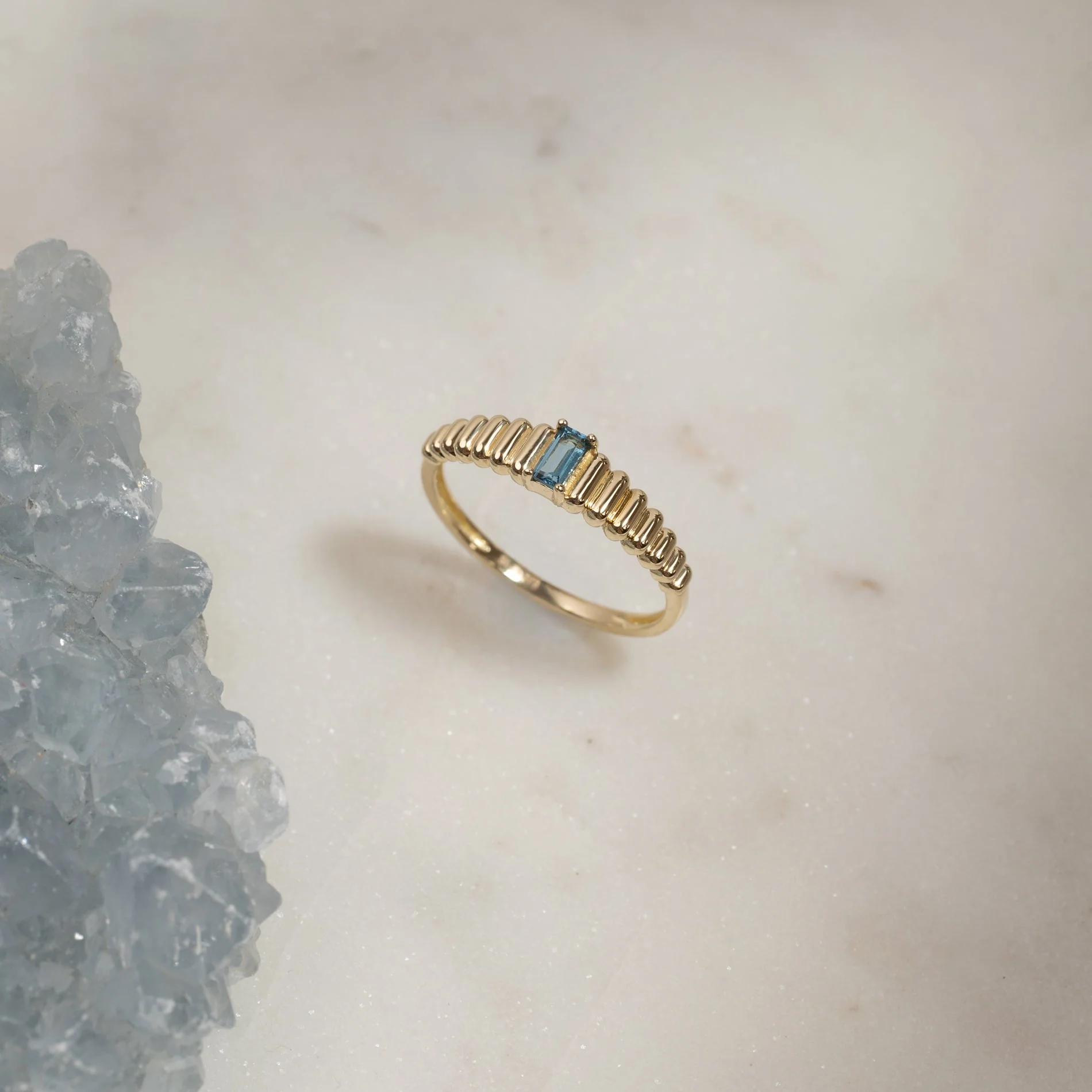 LINE LONDON BLUE TOPAZ SOLID GOLD RING