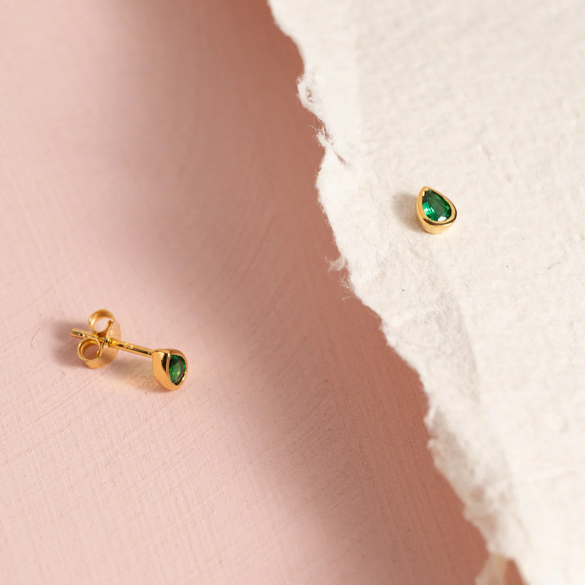 LOLA GREEN GOLDEN STUD EARRING