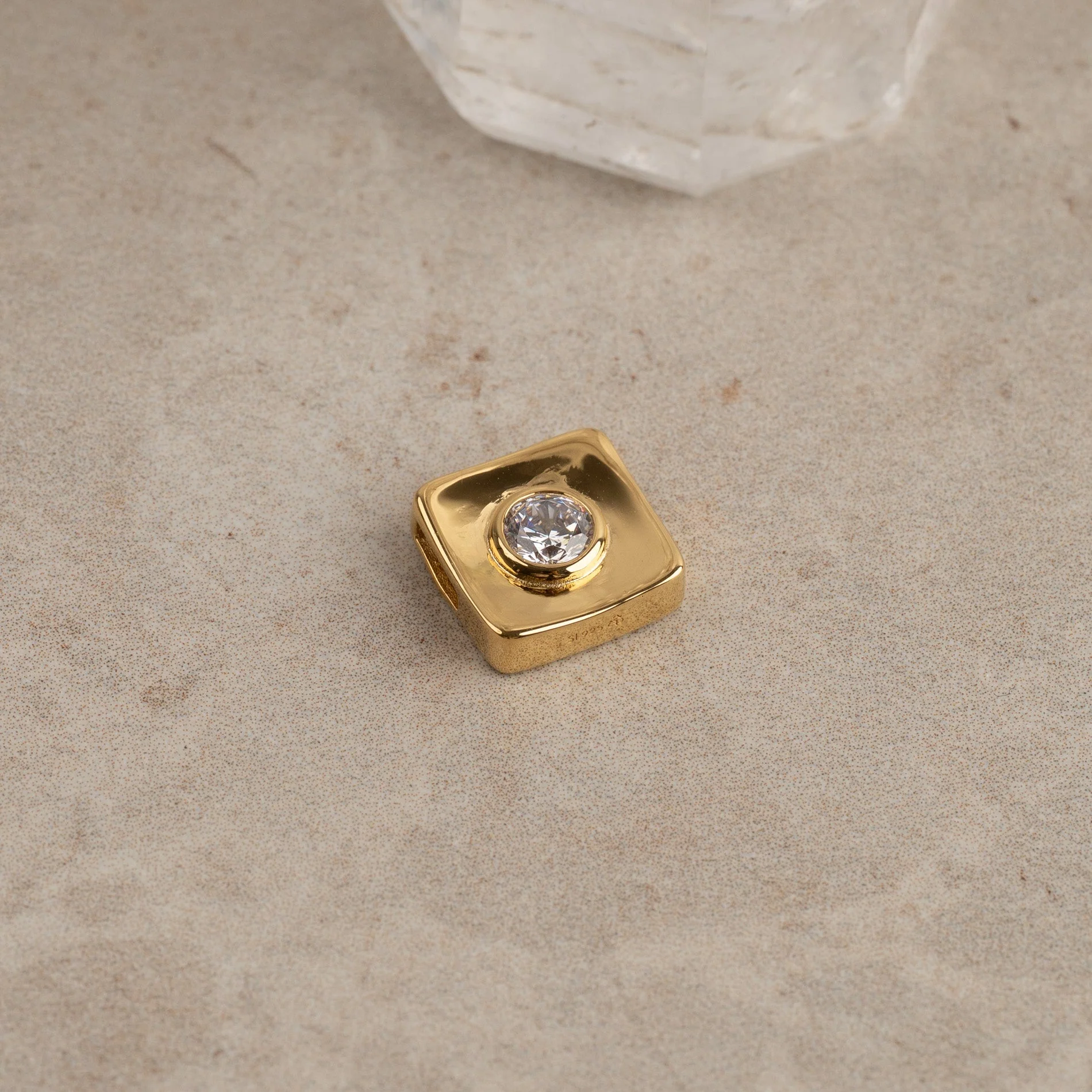 MAE CRYSTAL GOLDEN PENDANT