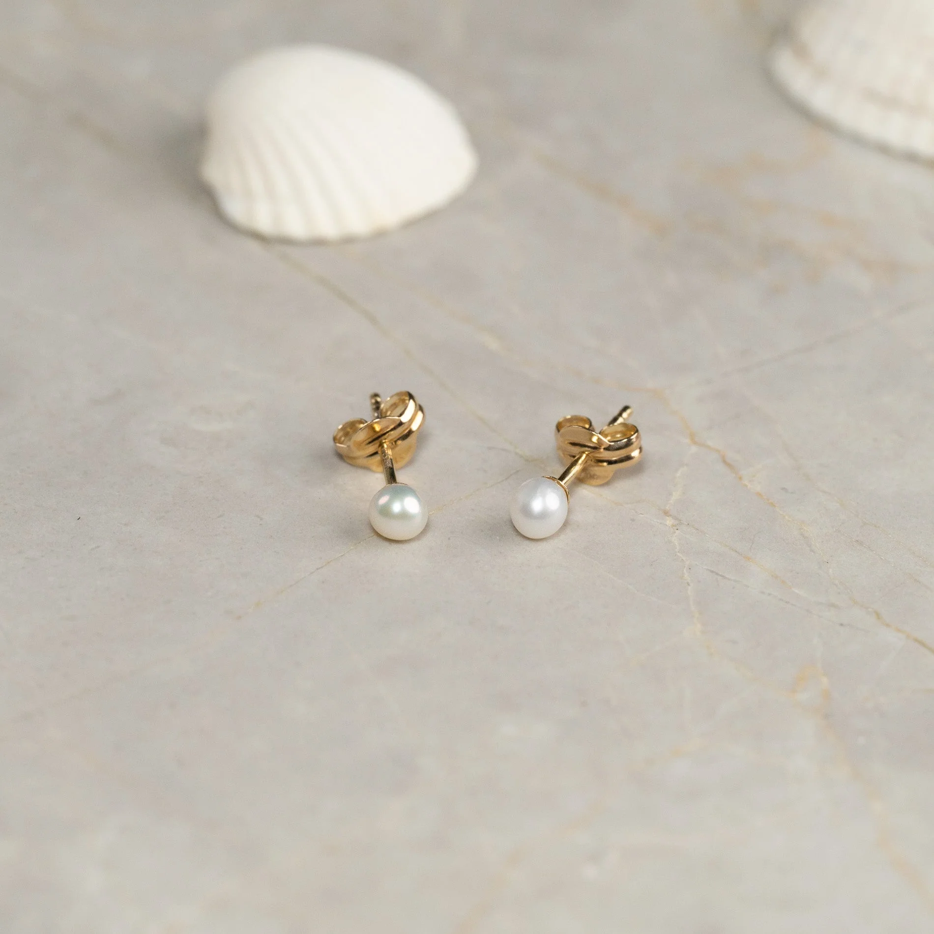 MAGGIE PEARL SOLID GOLD STUD EARRING - 3mm