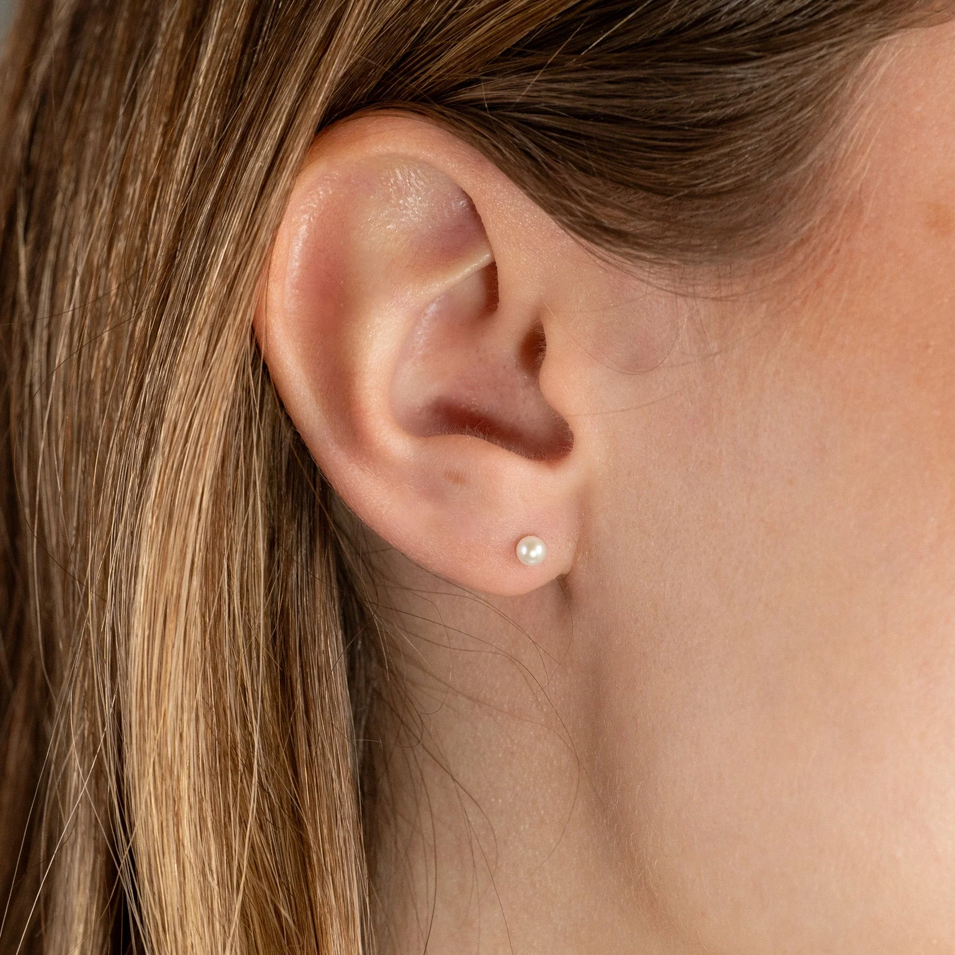MAGGIE PEARL SOLID GOLD STUD EARRING - 3mm - Image 2