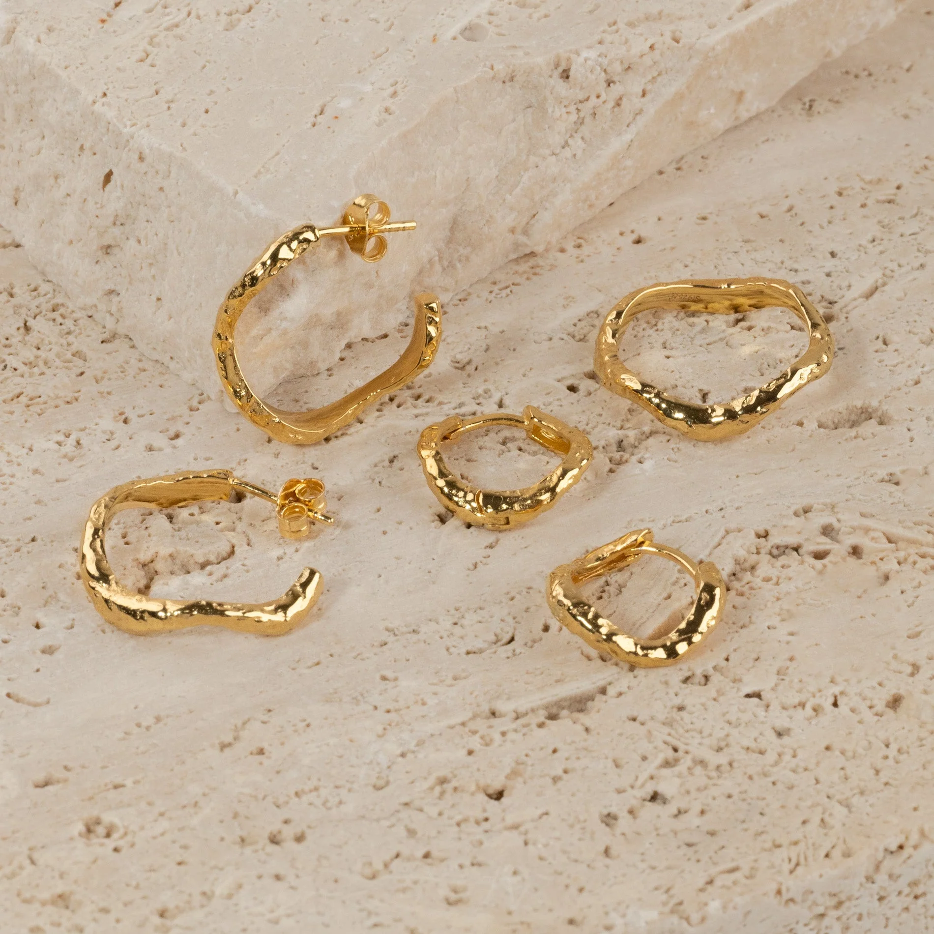 MAIA GOLDEN CREOL EARRING - Image 9