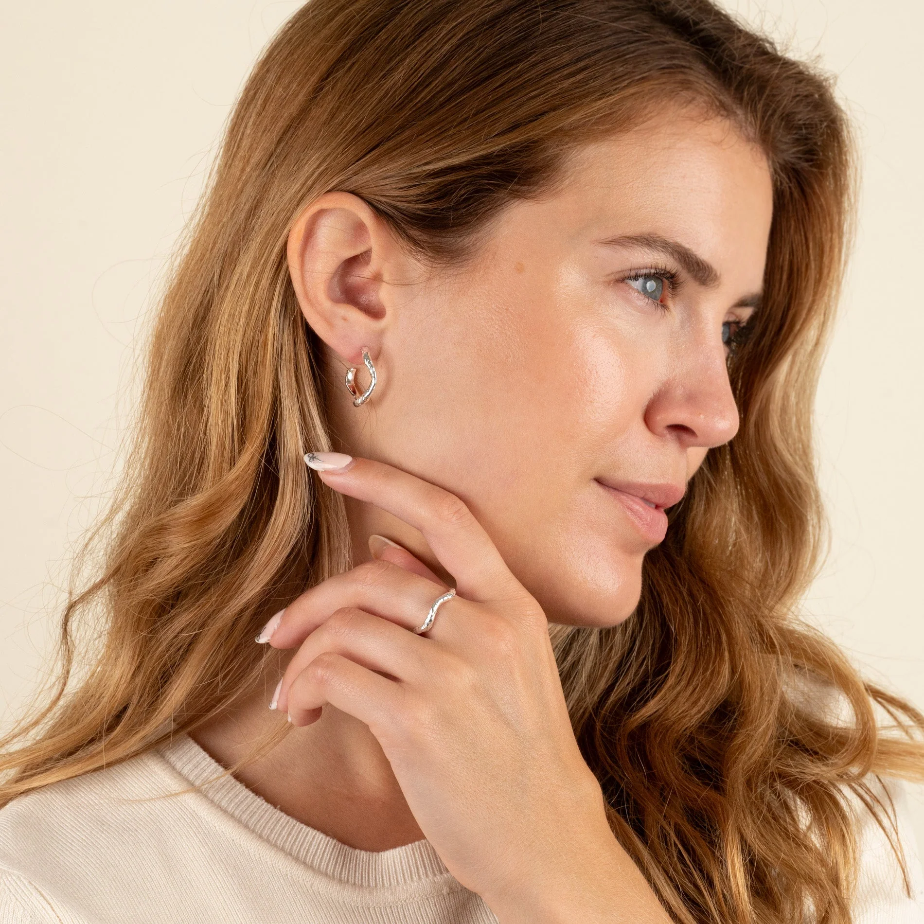 MAIA SILVER CREOL EARRING - Image 8