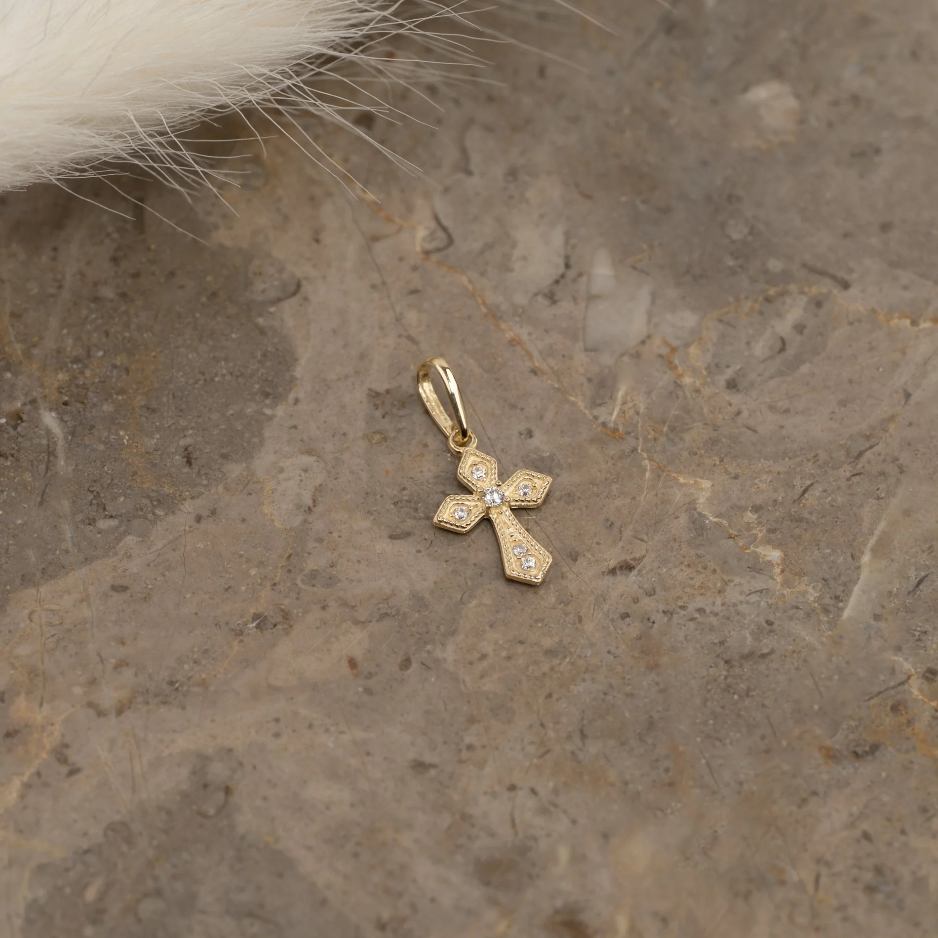 MARTHA CRYSTAL CROSS SOLID GOLD PENDANT