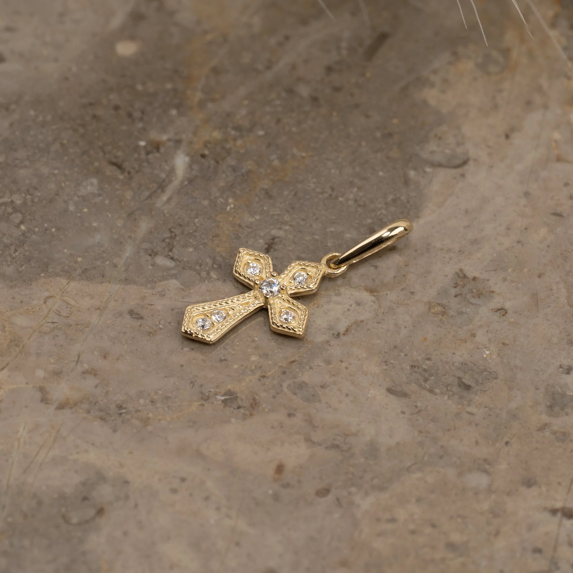 MARTHA CRYSTAL CROSS SOLID GOLD PENDANT - Image 2
