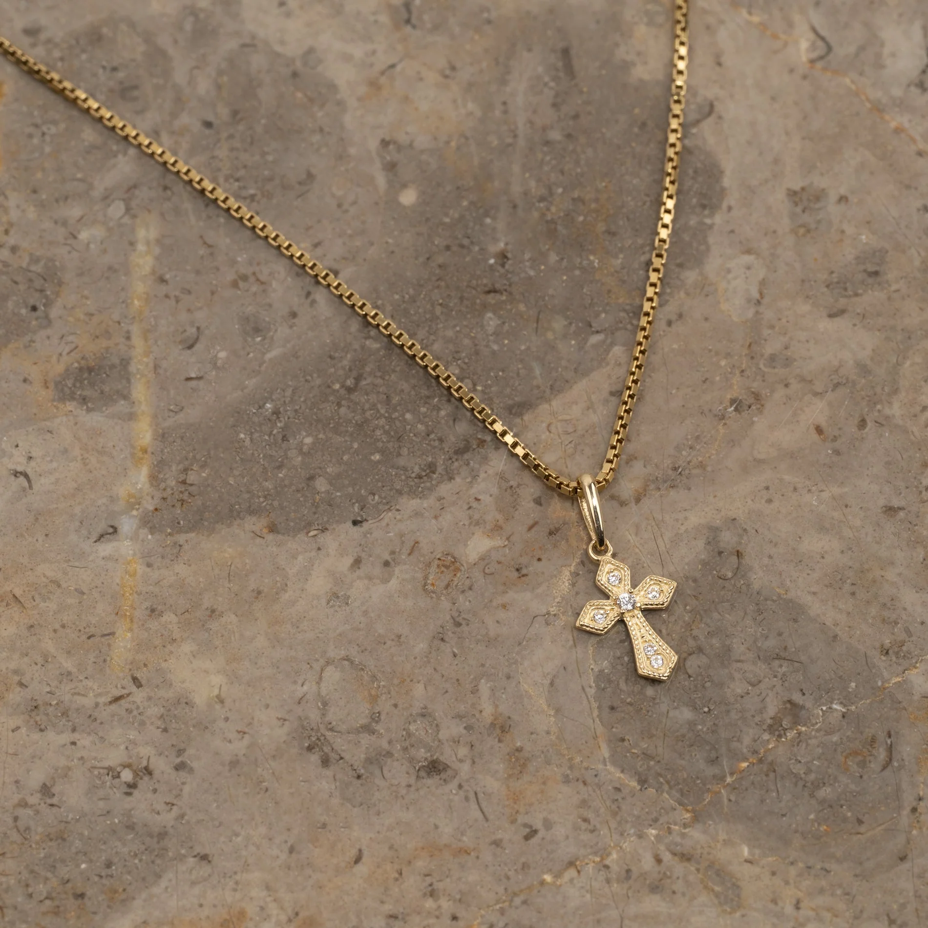 MARTHA CRYSTAL CROSS SOLID GOLD PENDANT - Image 5