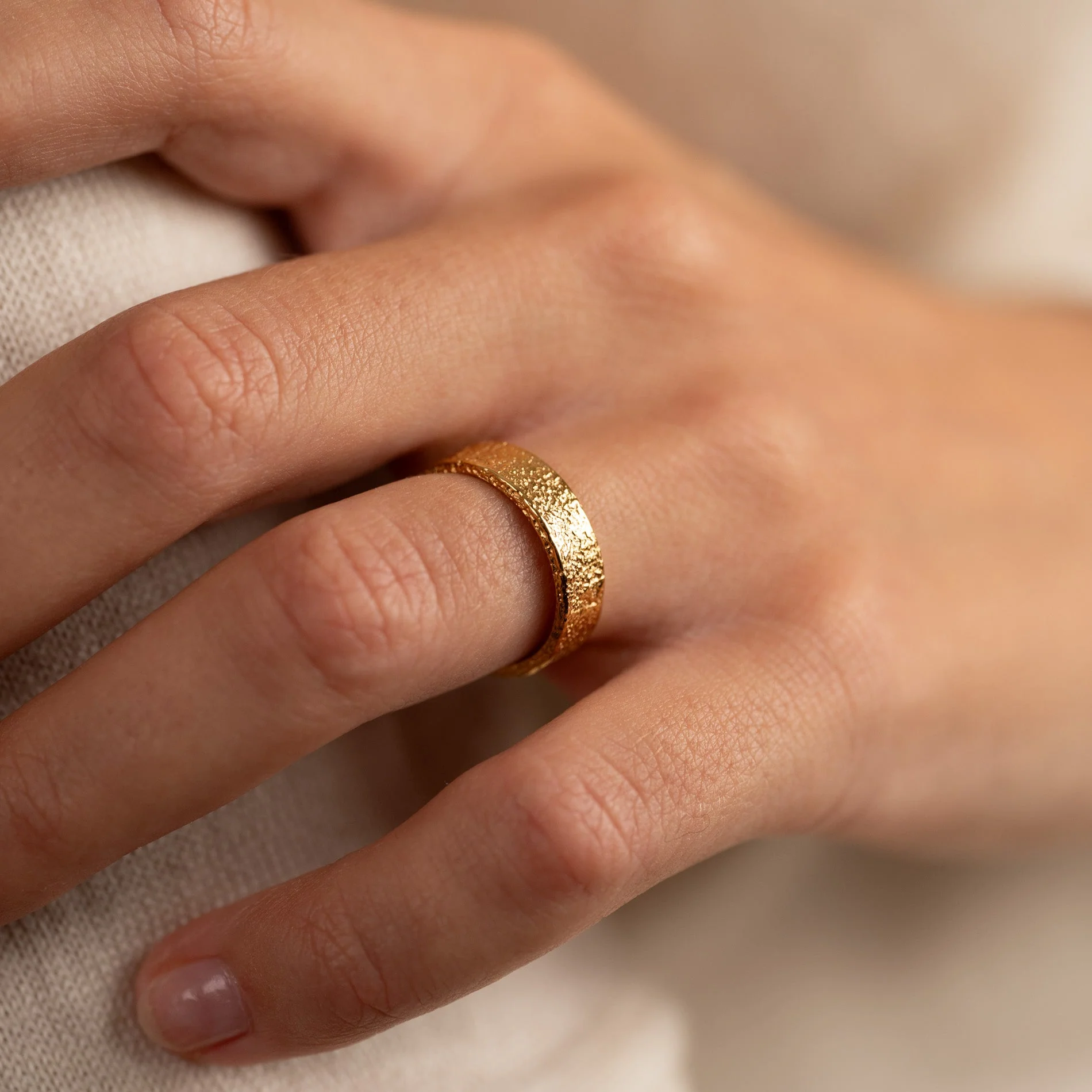MATILDA MEDIUM GOLDEN RING - Image 2