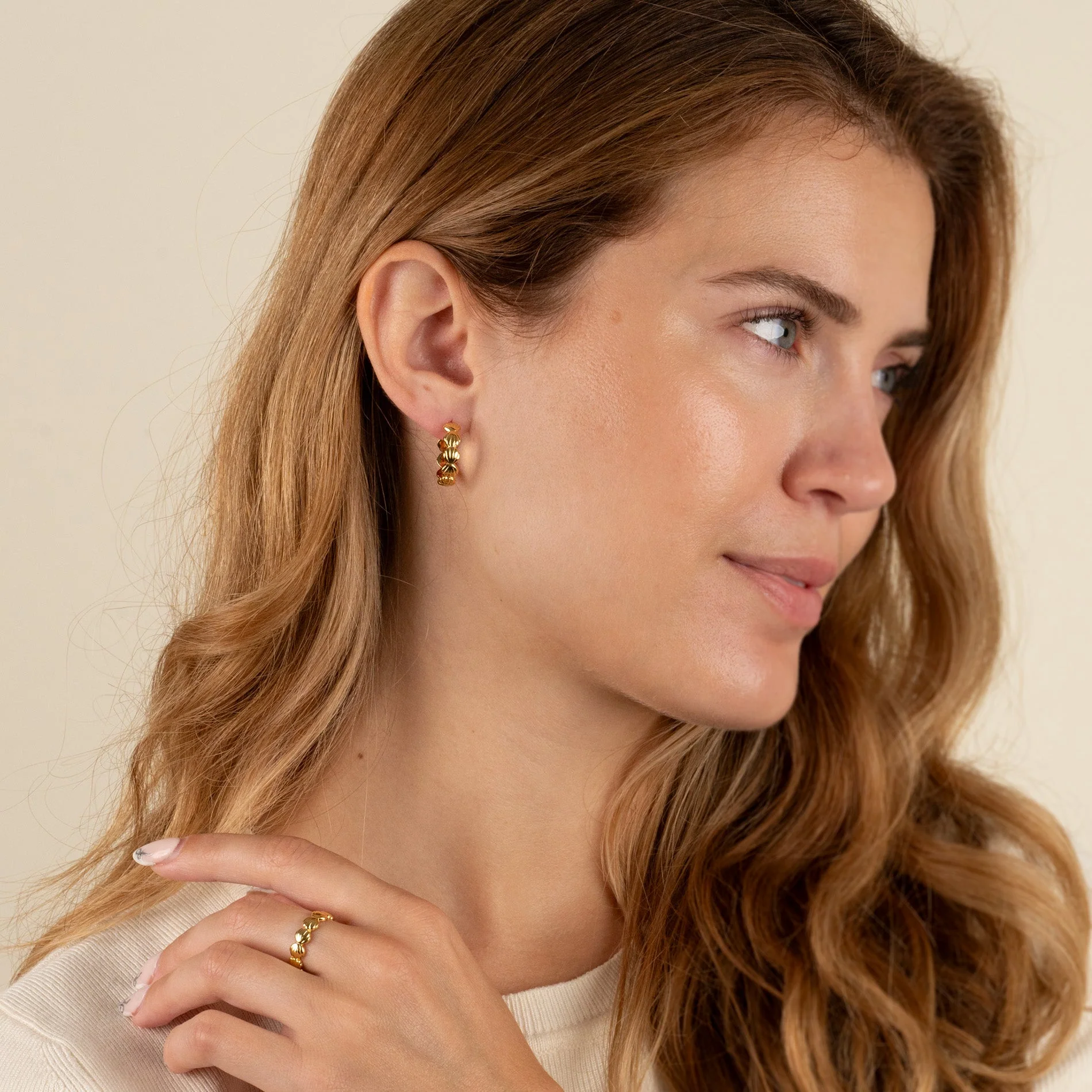 MERINA GOLDEN CREOL EARRING - Image 8