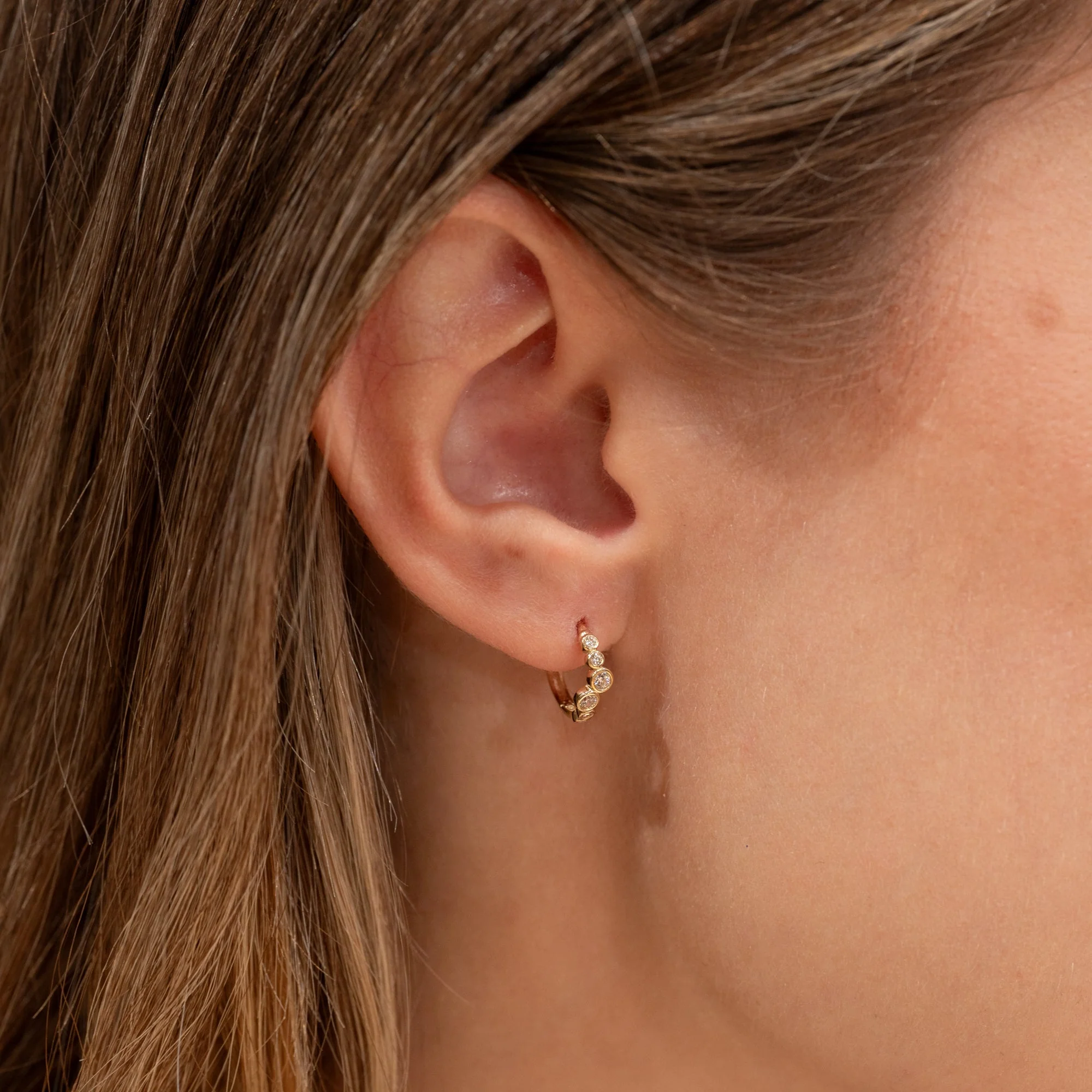 MILLE CRYSTAL SOLID GOLD CREOL EARRING - Image 2