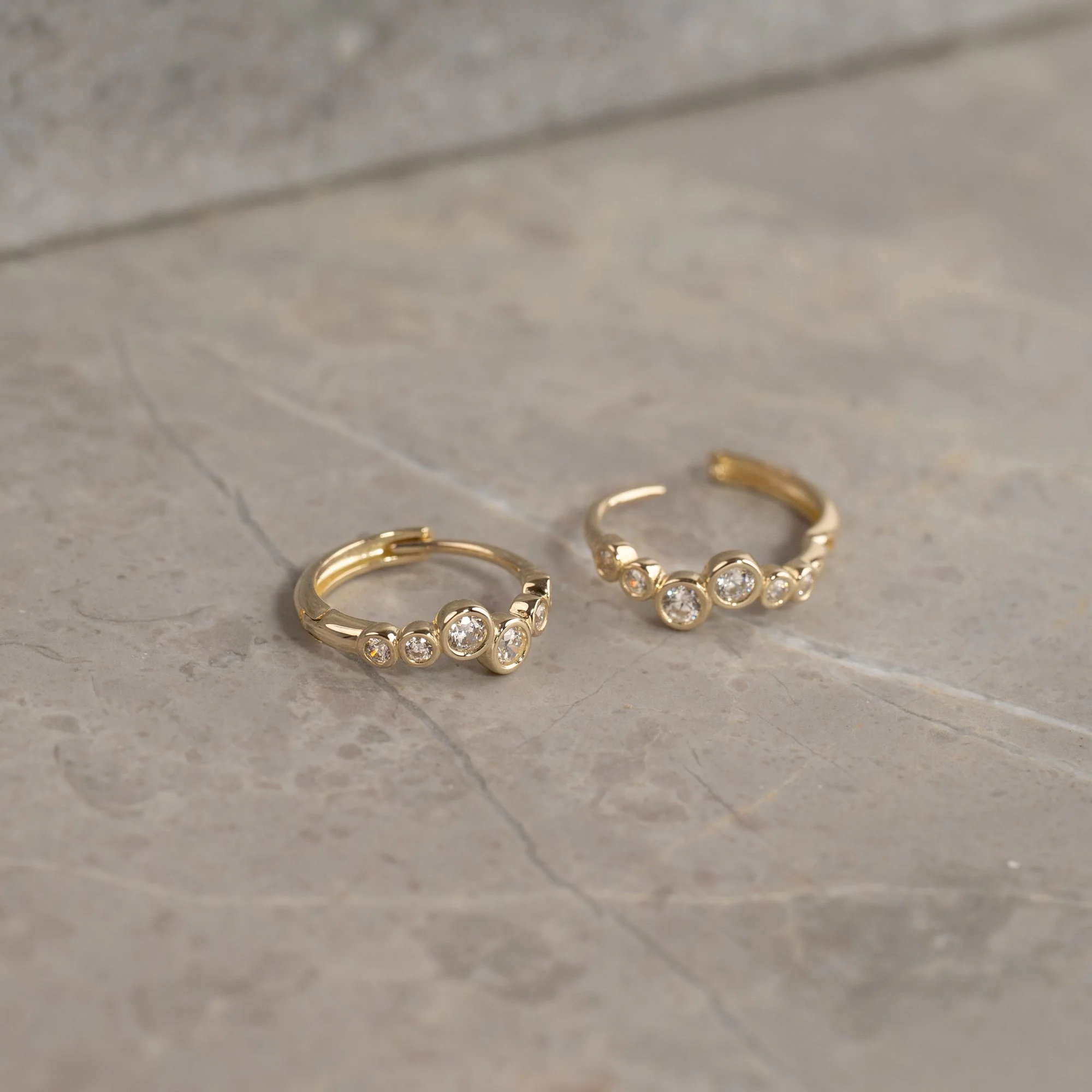 MILLE CRYSTAL SOLID GOLD CREOL EARRING - Image 5