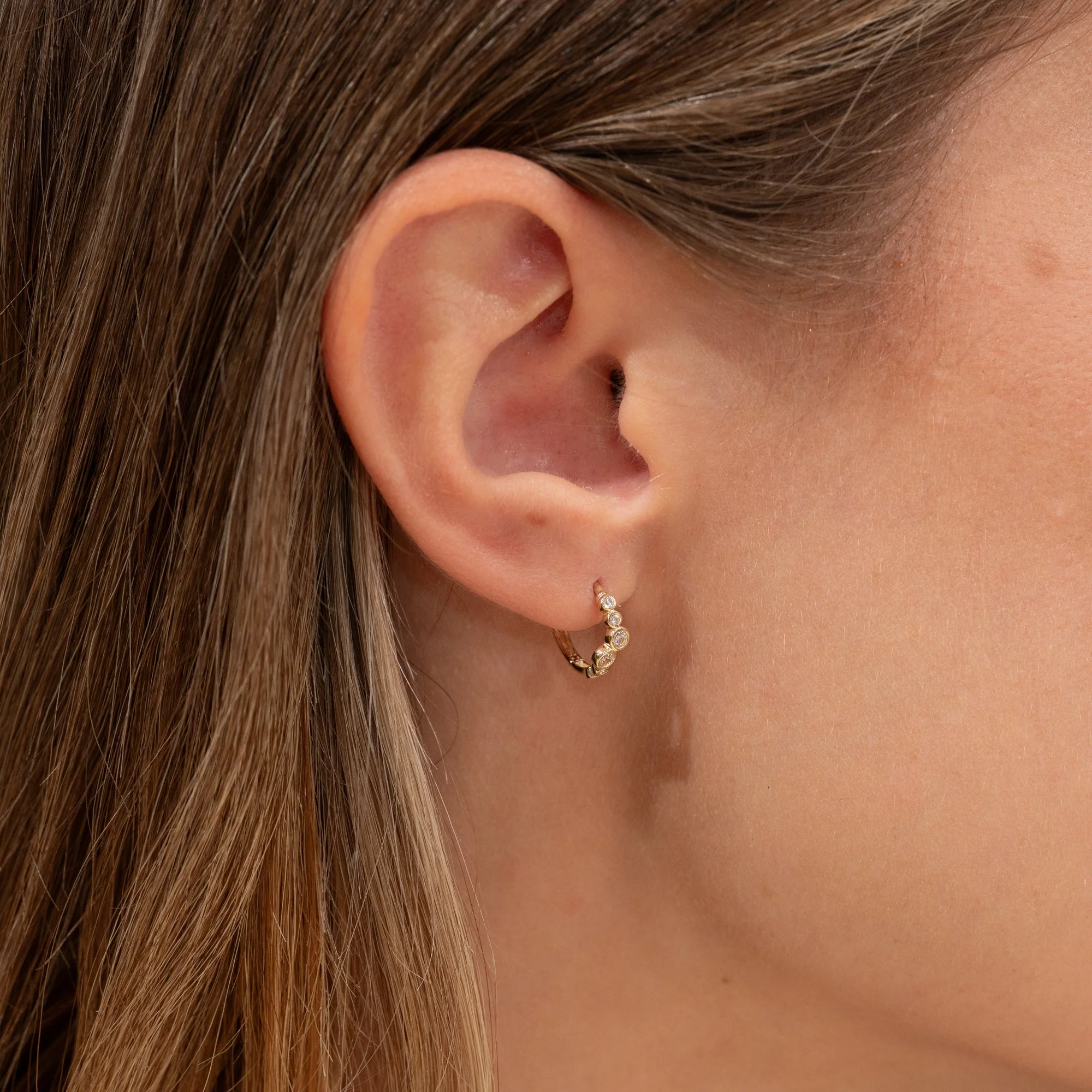 MILLE CRYSTAL SOLID GOLD CREOL EARRING - Image 6