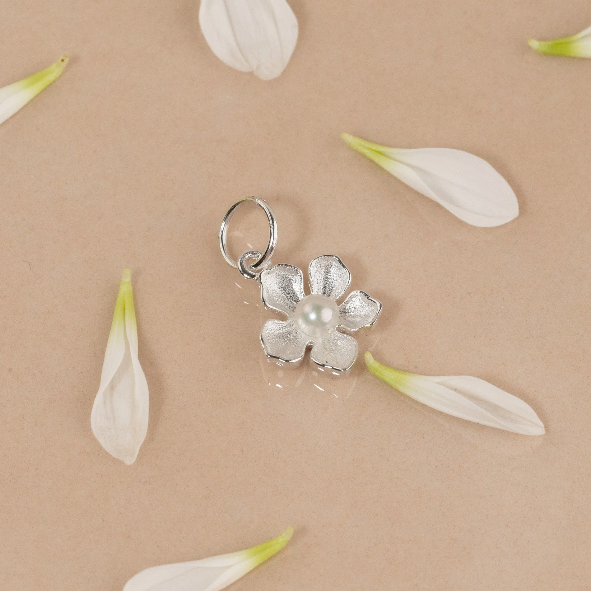 MONA PEARL SILVER PENDANT