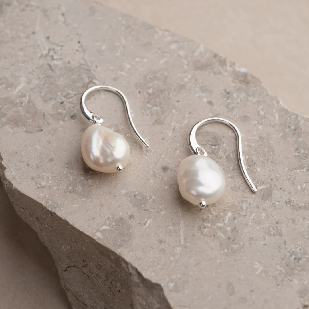 NOELLA PEARL SILVER HOOK EARRING