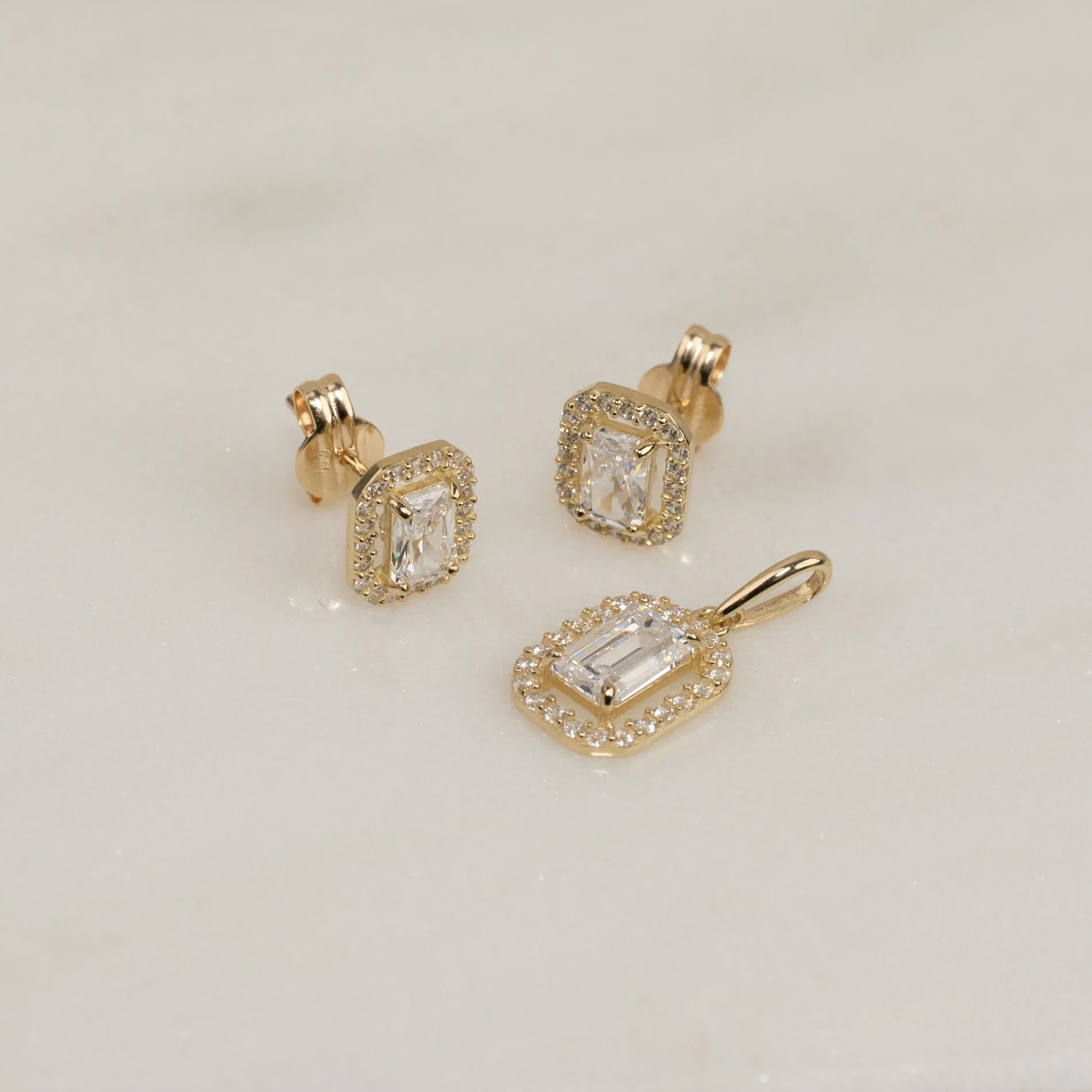 NOLA CRYSTAL SOLID GOLD PENDANT - Image 6