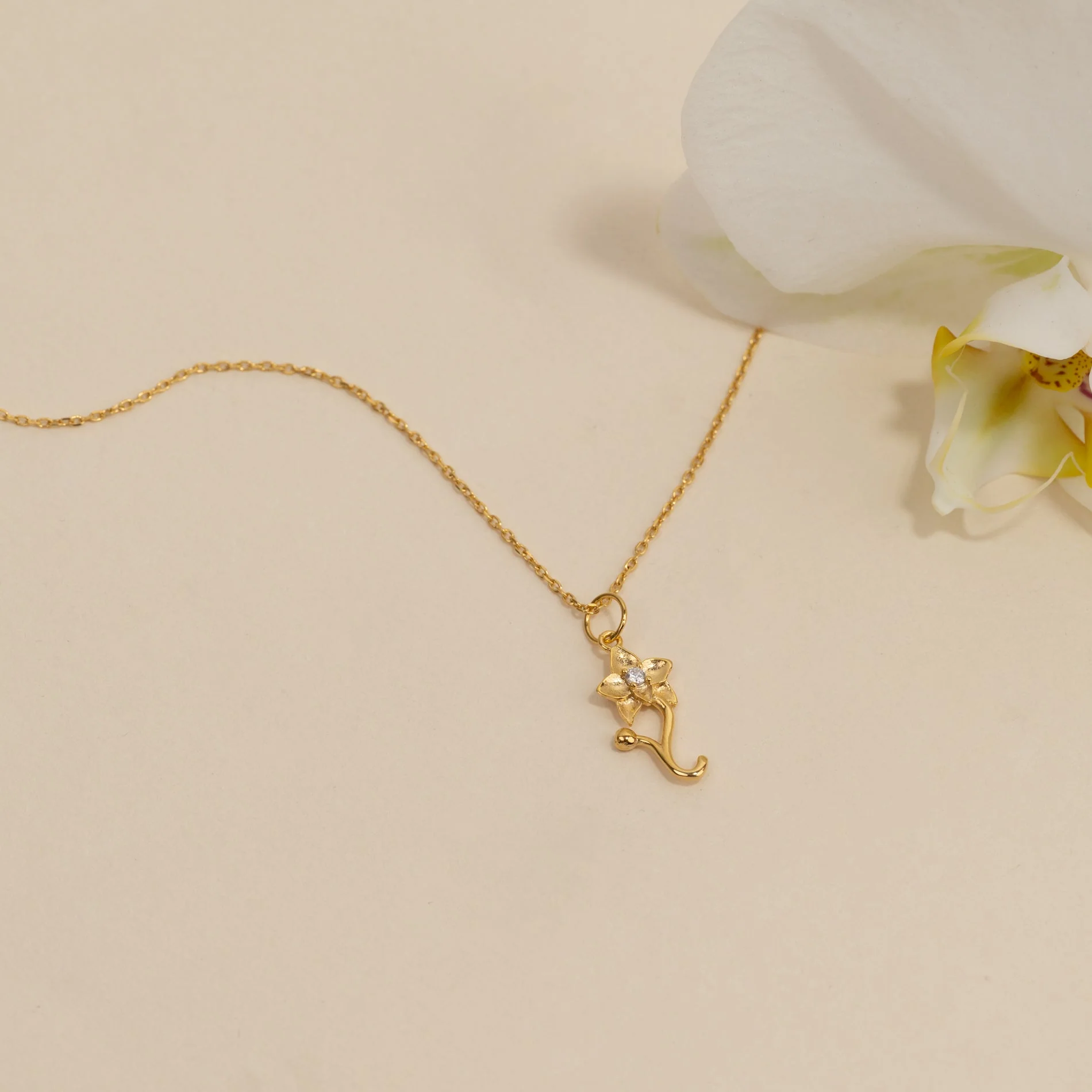 ODETTE BLOOM CRYSTAL GOLDEN PENDANT - Image 4