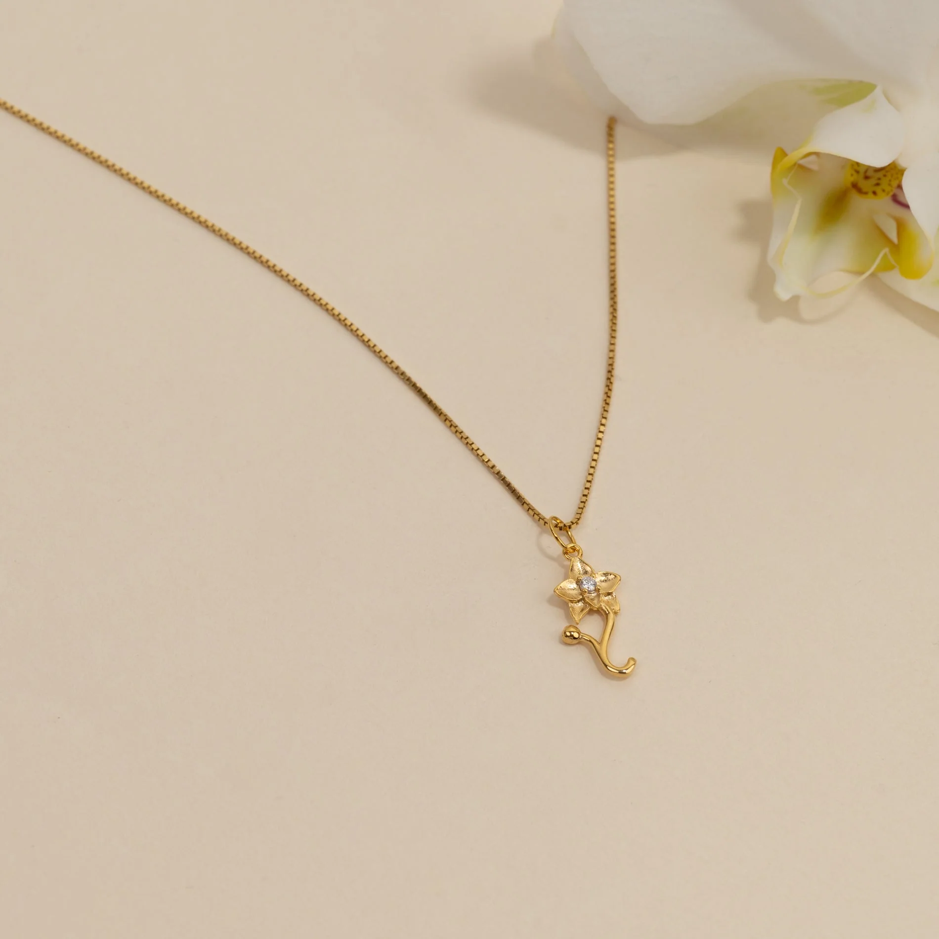 ODETTE BLOOM CRYSTAL GOLDEN PENDANT - Image 6