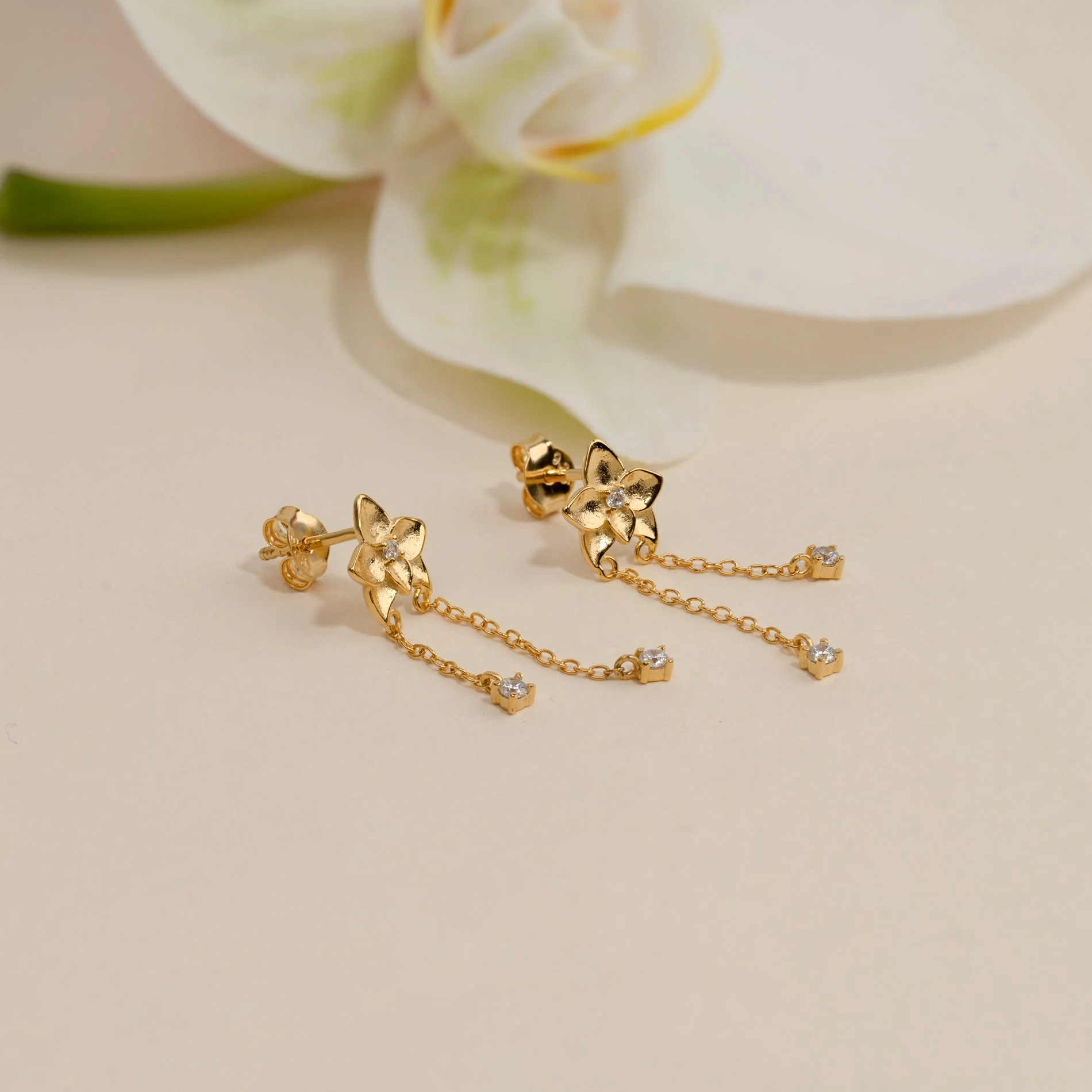 ODETTE CRYSTAL GOLDEN DROP EARRING - Image 3