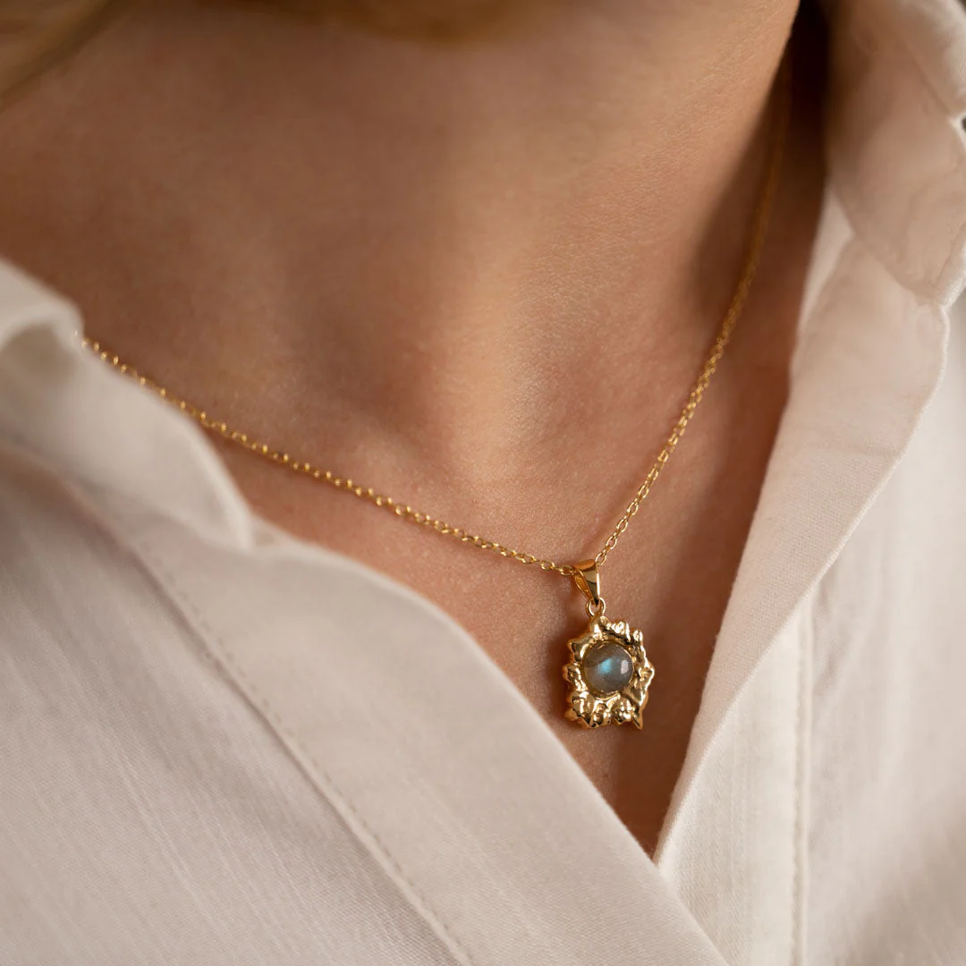 OPHELIA DARK GREY GOLDEN PENDANT - Image 2