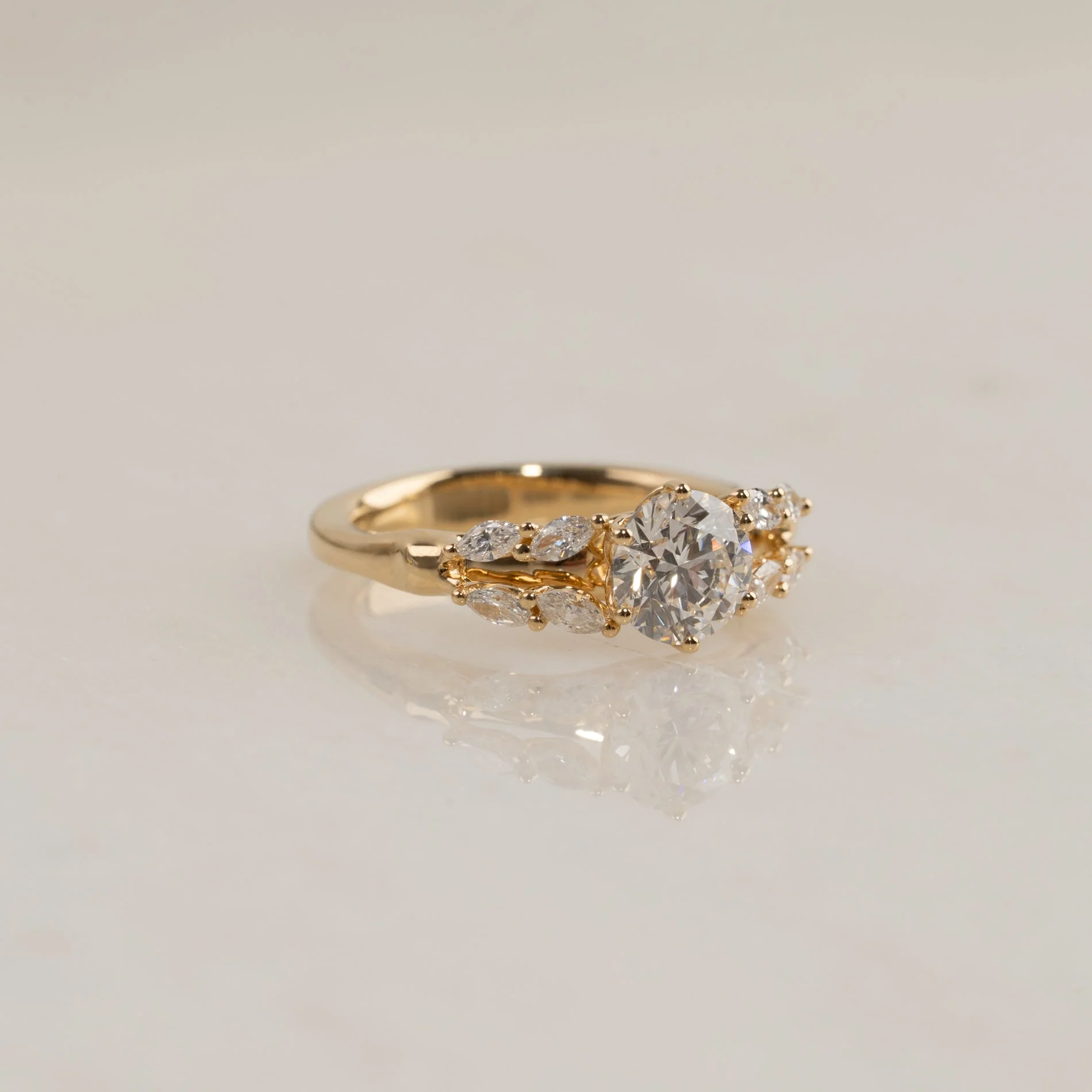 ORGANIC TULIP-SET BRILLANT-CUT LAB-DIAMOND RING - 1.15ct - Image 4