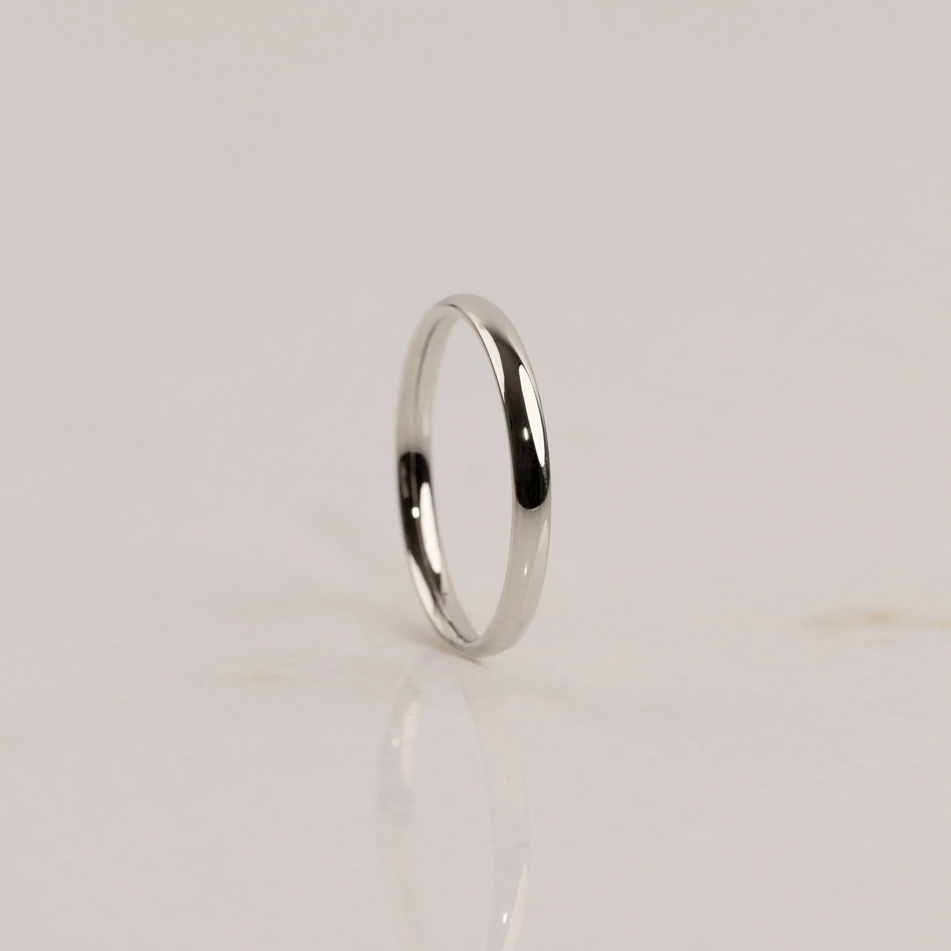 OVAL COURT WEDDING BAND - WG - Image 4