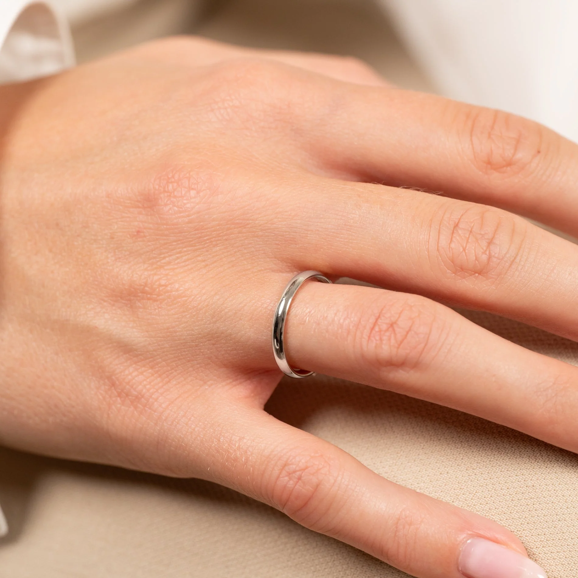OVAL COURT WEDDING BAND - 2.5mm - WG - Image 2