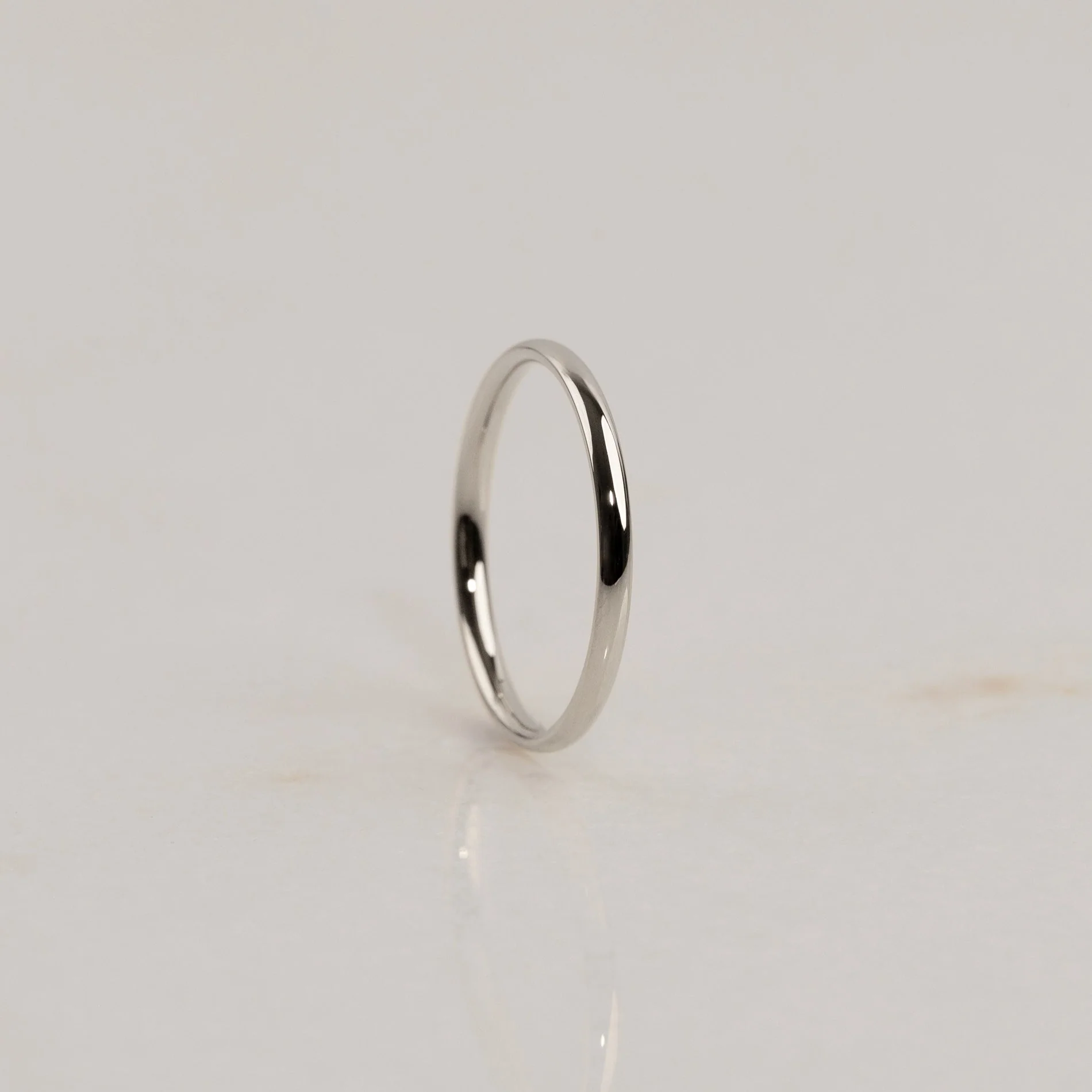 OVAL COURT WEDDING BAND - WG - Image 3