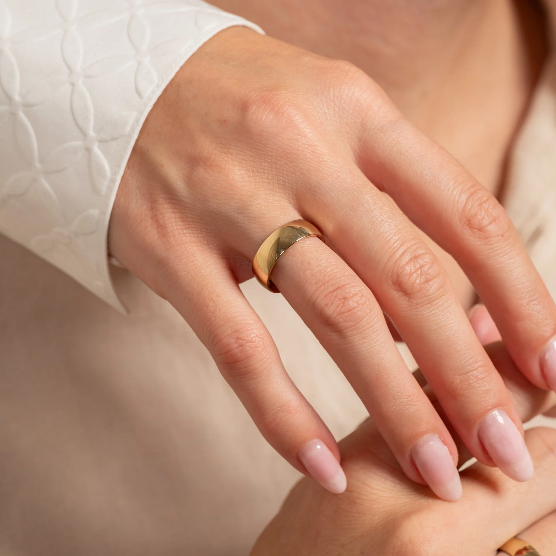 OVAL COURT WEDDING BAND - 6mm - YG - Image 5